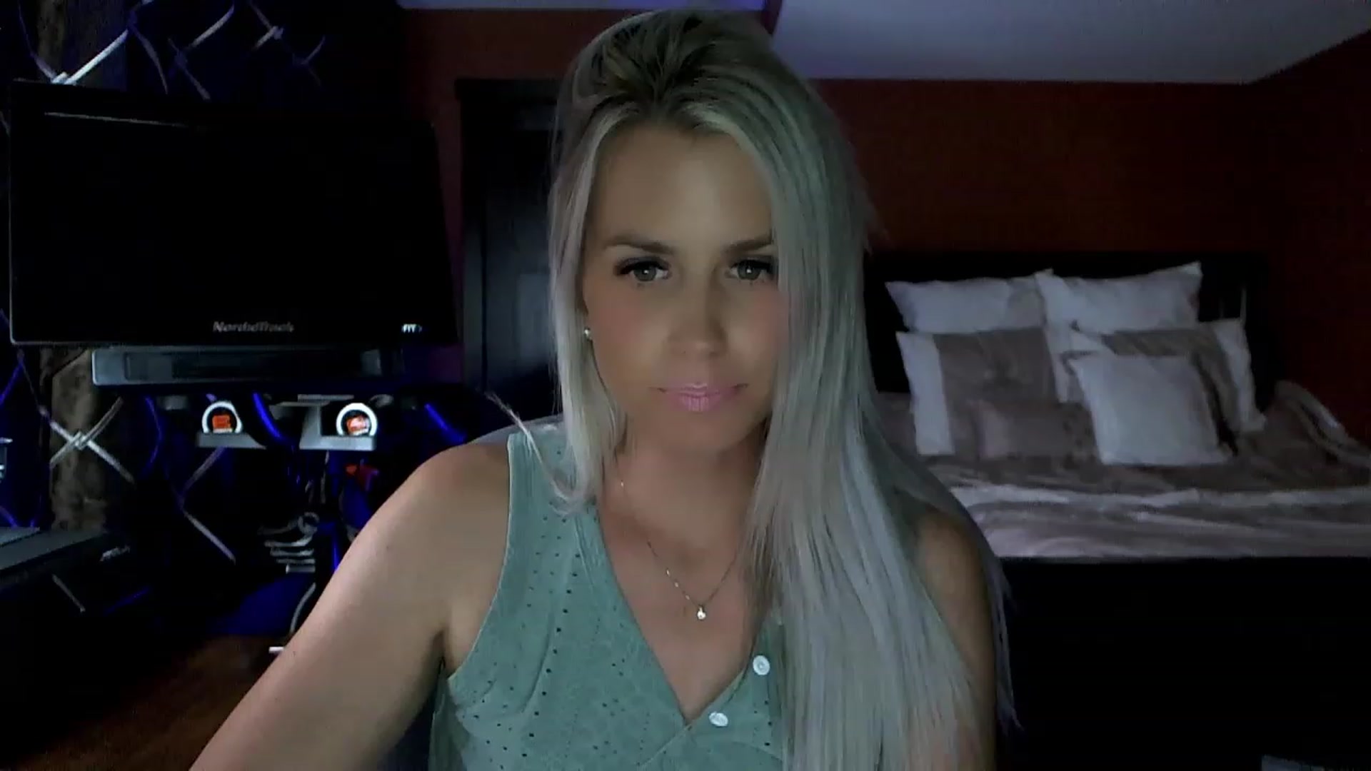 Gallery image thumbnail from Cora9's myfreecams stream on, 08/09/2023, 05:07 image 6 of 20