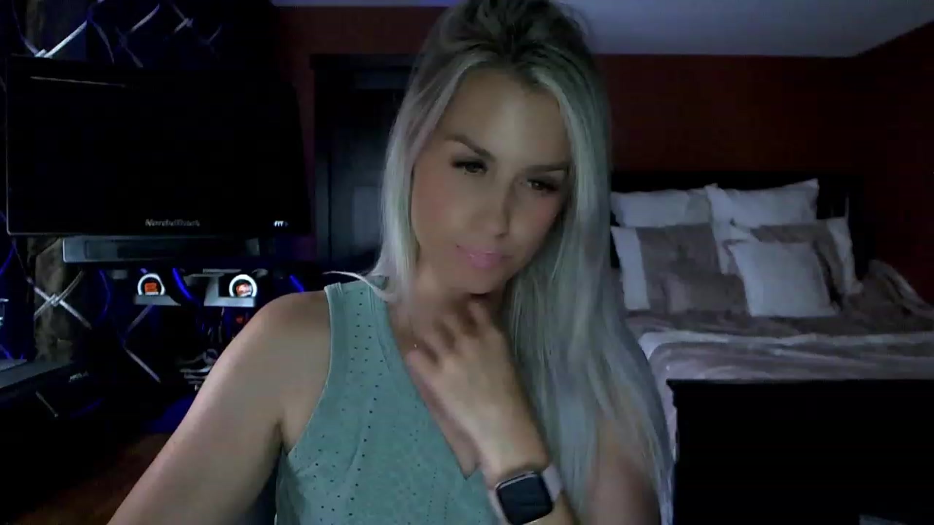 Gallery image thumbnail from Cora9's myfreecams stream on, 08/09/2023, 05:07 image 18 of 20