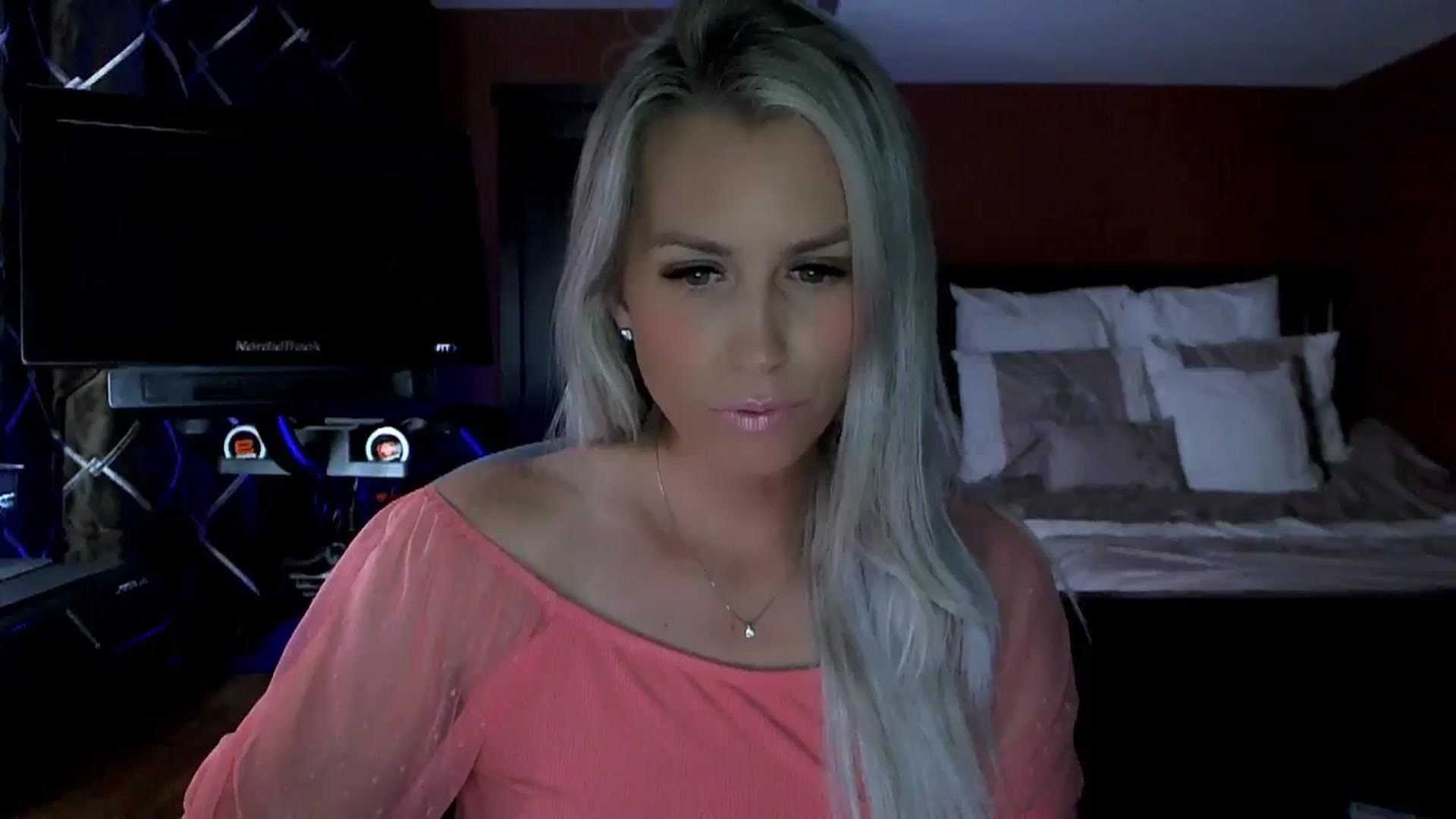 Gallery image thumbnail from Cora9's myfreecams stream on, 08/11/2023, 04:16 image 3 of 20