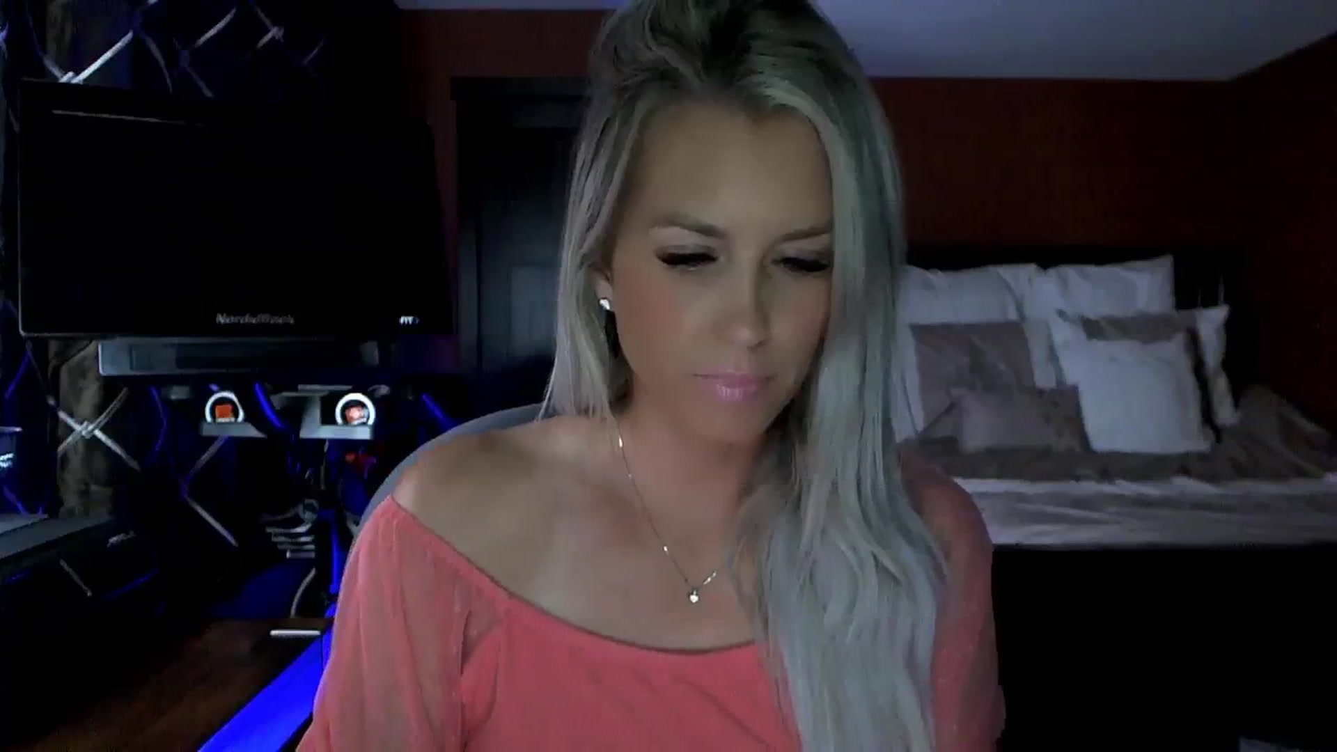 Gallery image thumbnail from Cora9's myfreecams stream on, 08/11/2023, 04:16 image 11 of 20
