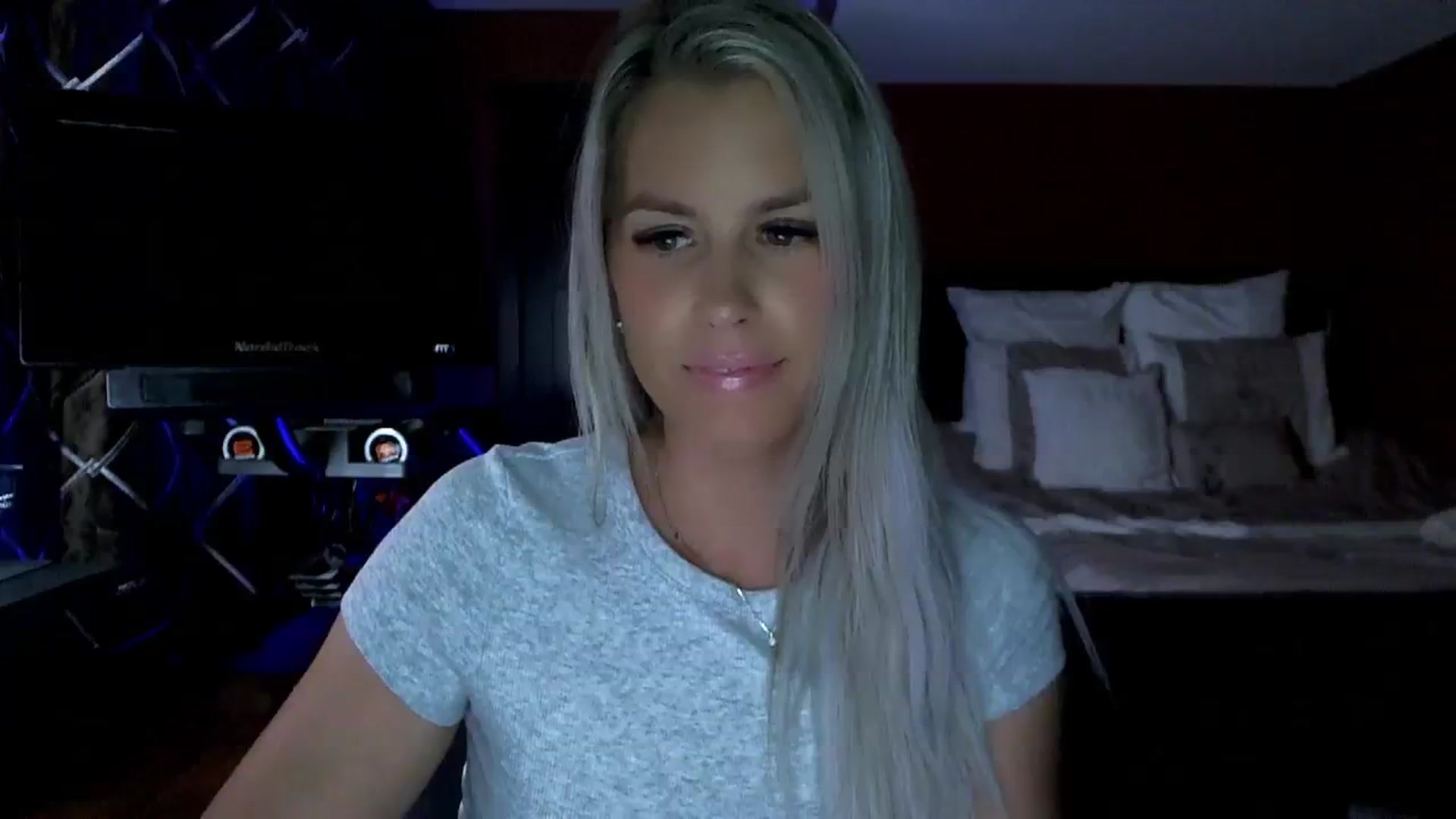Gallery image thumbnail from Cora9's myfreecams stream on, 08/17/2023, 06:12 image 3 of 20