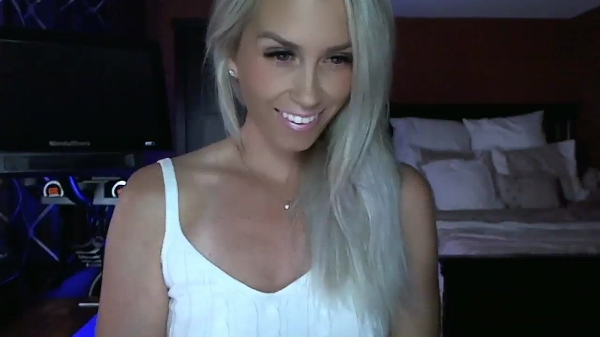 Gallery image thumbnail from Cora9's myfreecams stream on, 08/24/2023, 04:59 image 4 of 20