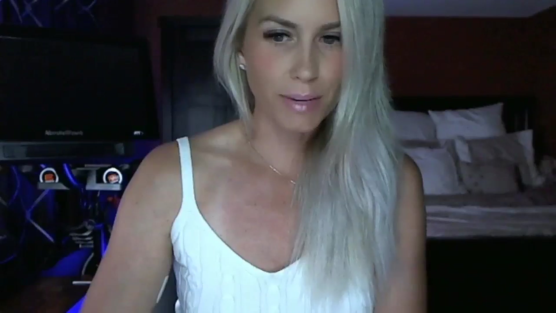 Gallery image thumbnail from Cora9's myfreecams stream on, 08/24/2023, 04:59 image 13 of 20