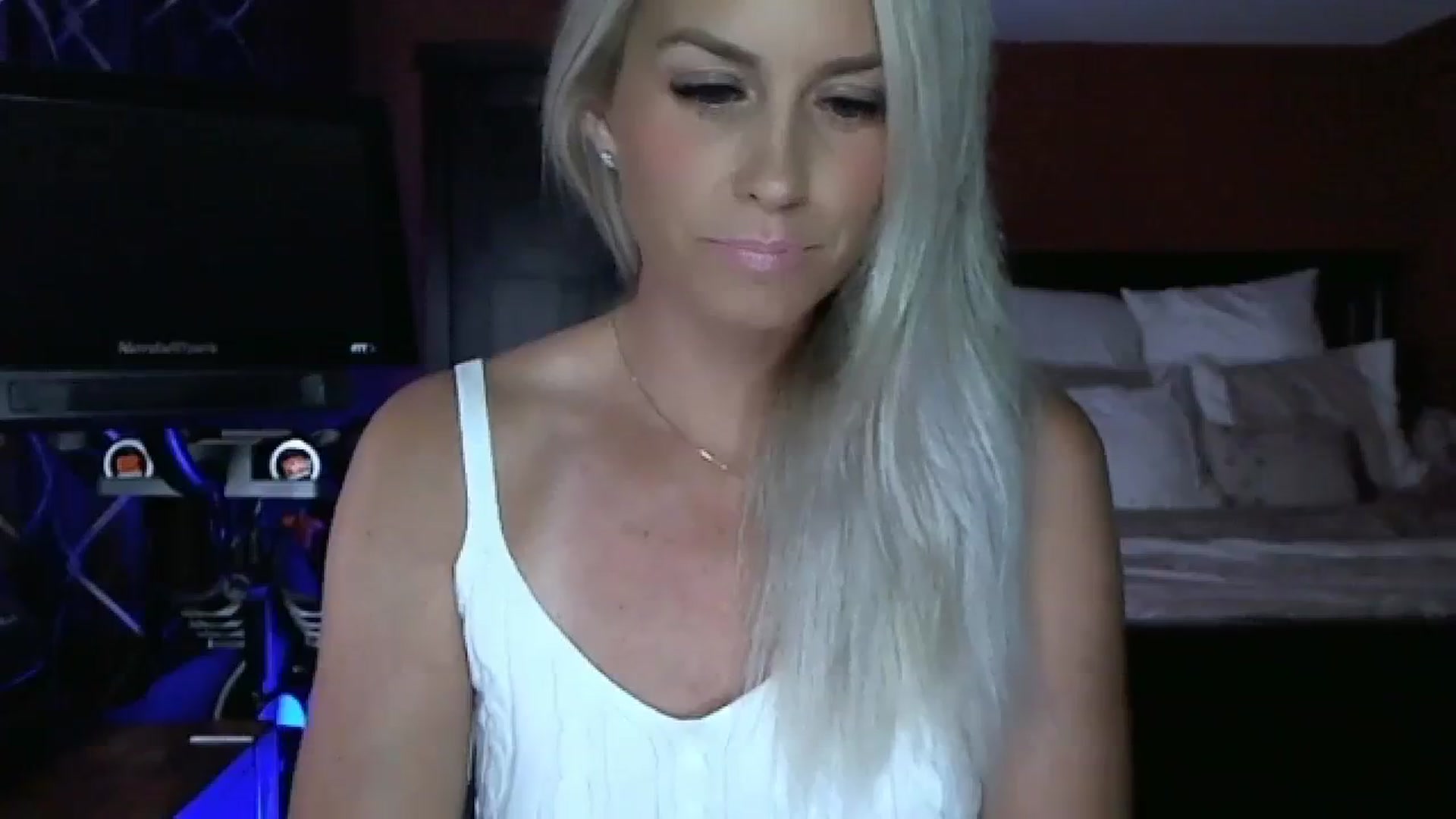 Gallery image thumbnail from Cora9's myfreecams stream on, 08/24/2023, 04:59 image 11 of 20