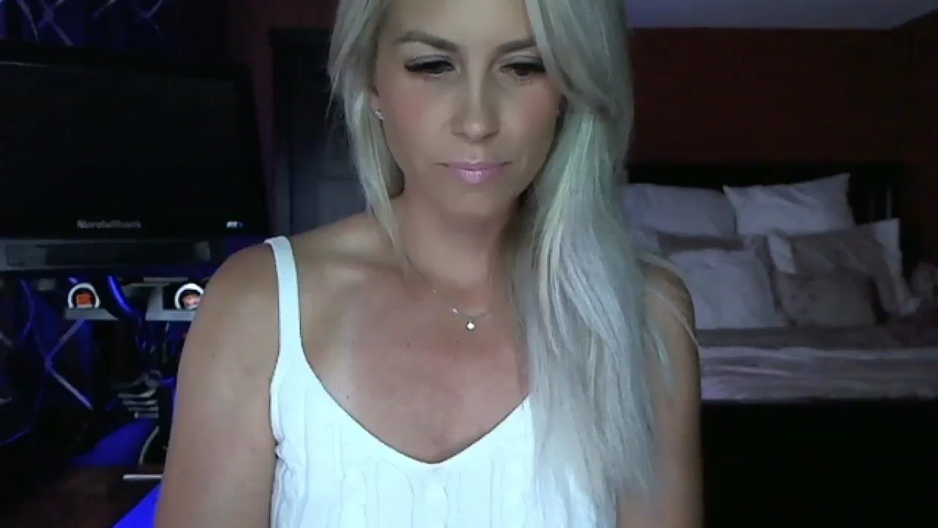 Gallery image thumbnail from Cora9's myfreecams stream on, 08/24/2023, 04:59 image 5 of 20