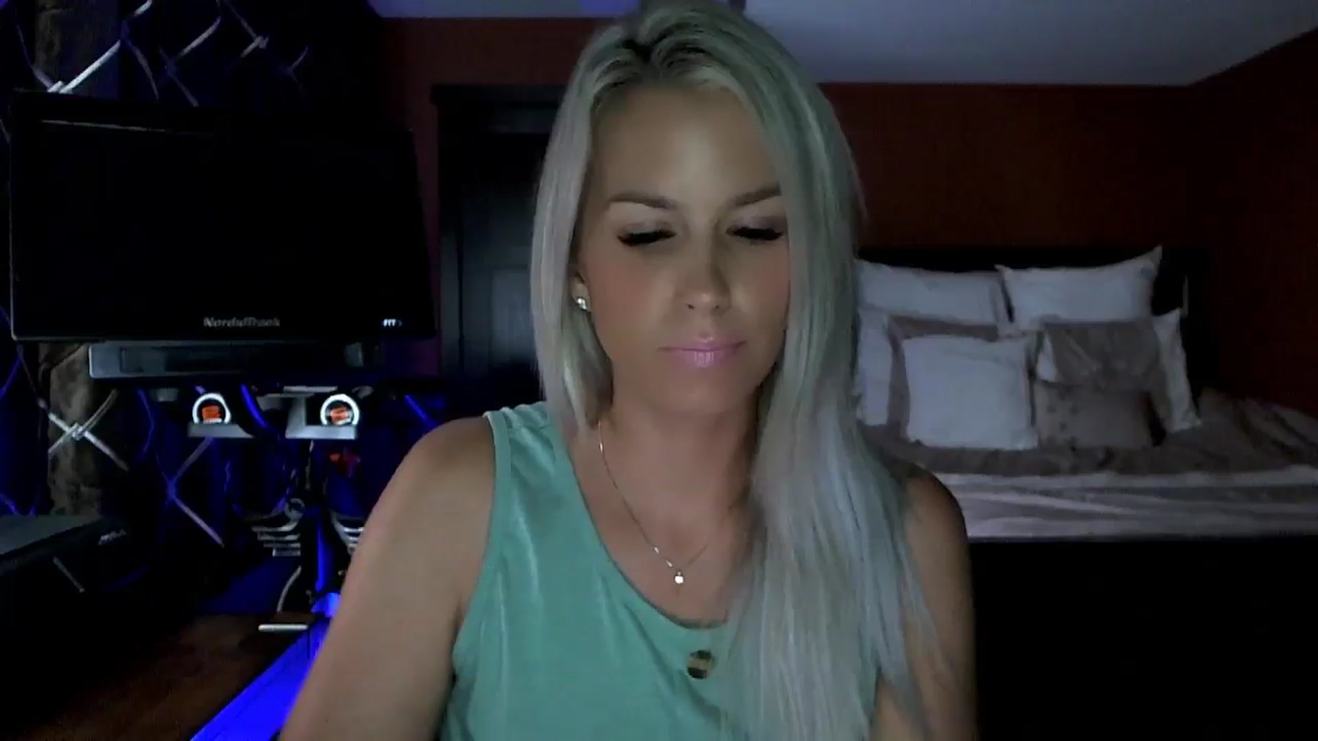 Gallery image thumbnail from Cora9's myfreecams stream on, 09/01/2023, 04:37 image 9 of 20