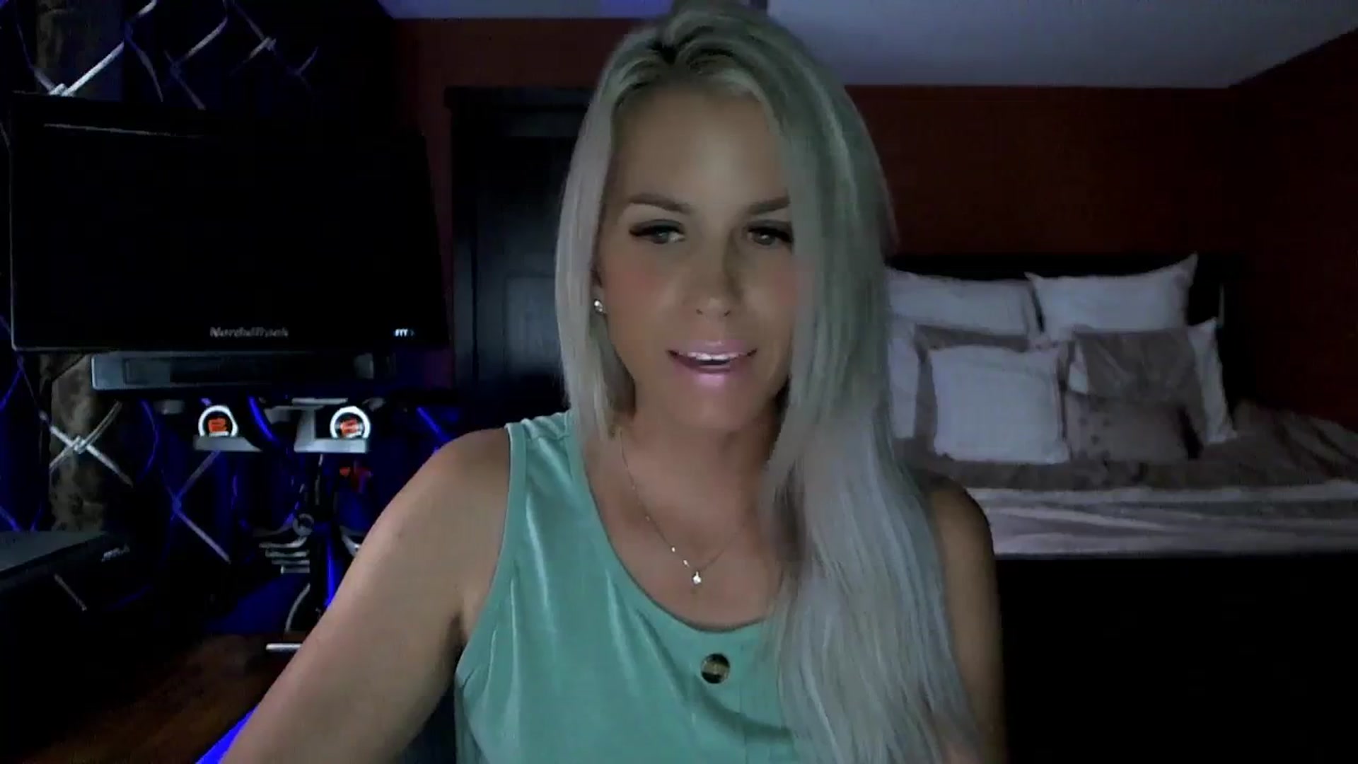 Gallery image thumbnail from Cora9's myfreecams stream on, 09/01/2023, 04:37 image 10 of 20