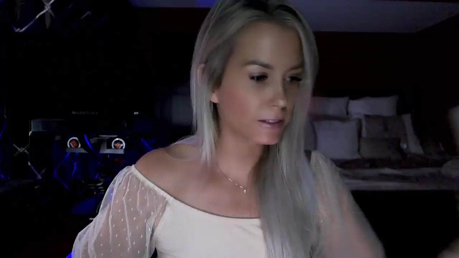 Gallery image thumbnail from Cora9's myfreecams stream on, 09/19/2023, 06:47 image 7 of 20