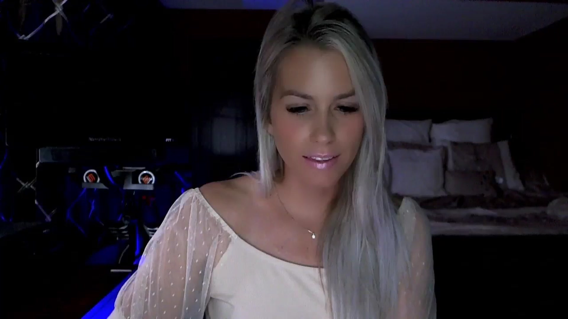 Gallery image thumbnail from Cora9's myfreecams stream on, 09/19/2023, 06:47 image 6 of 20