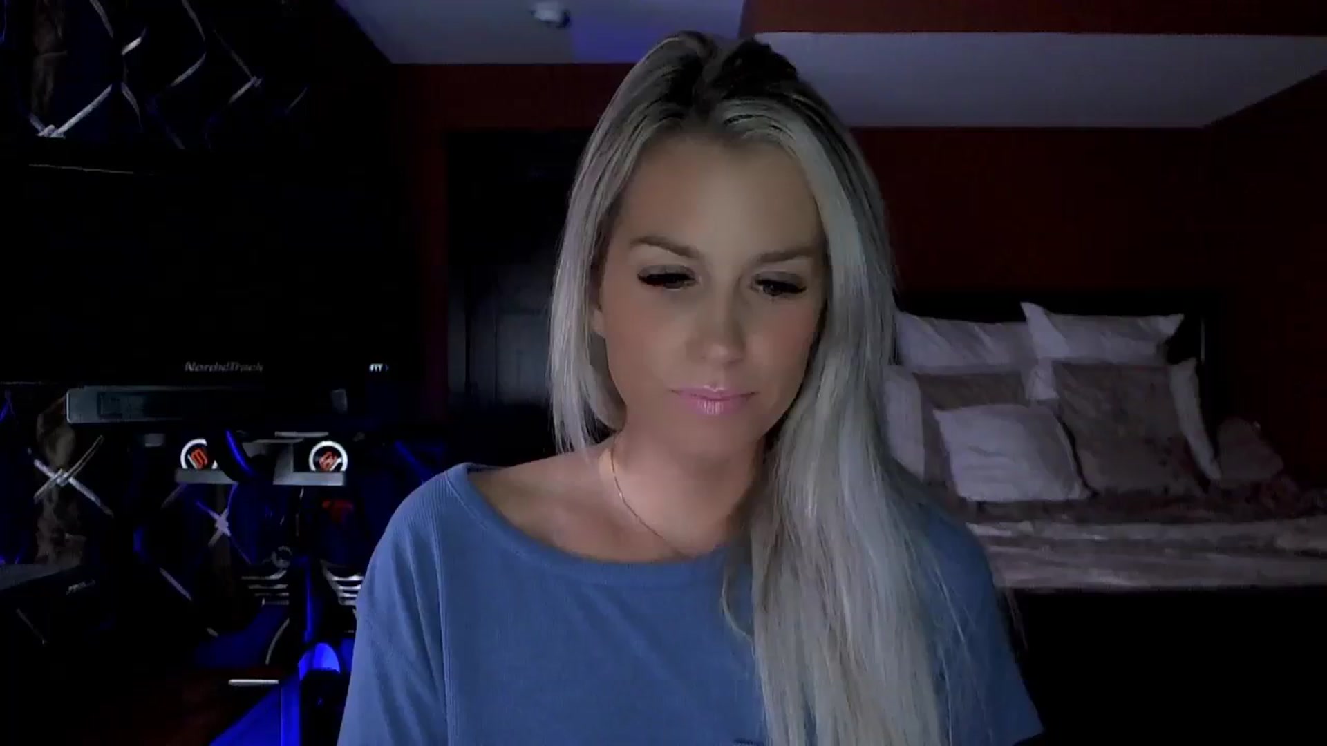 Gallery image thumbnail from Cora9's myfreecams stream on, 09/25/2023, 06:01 image 1 of 20