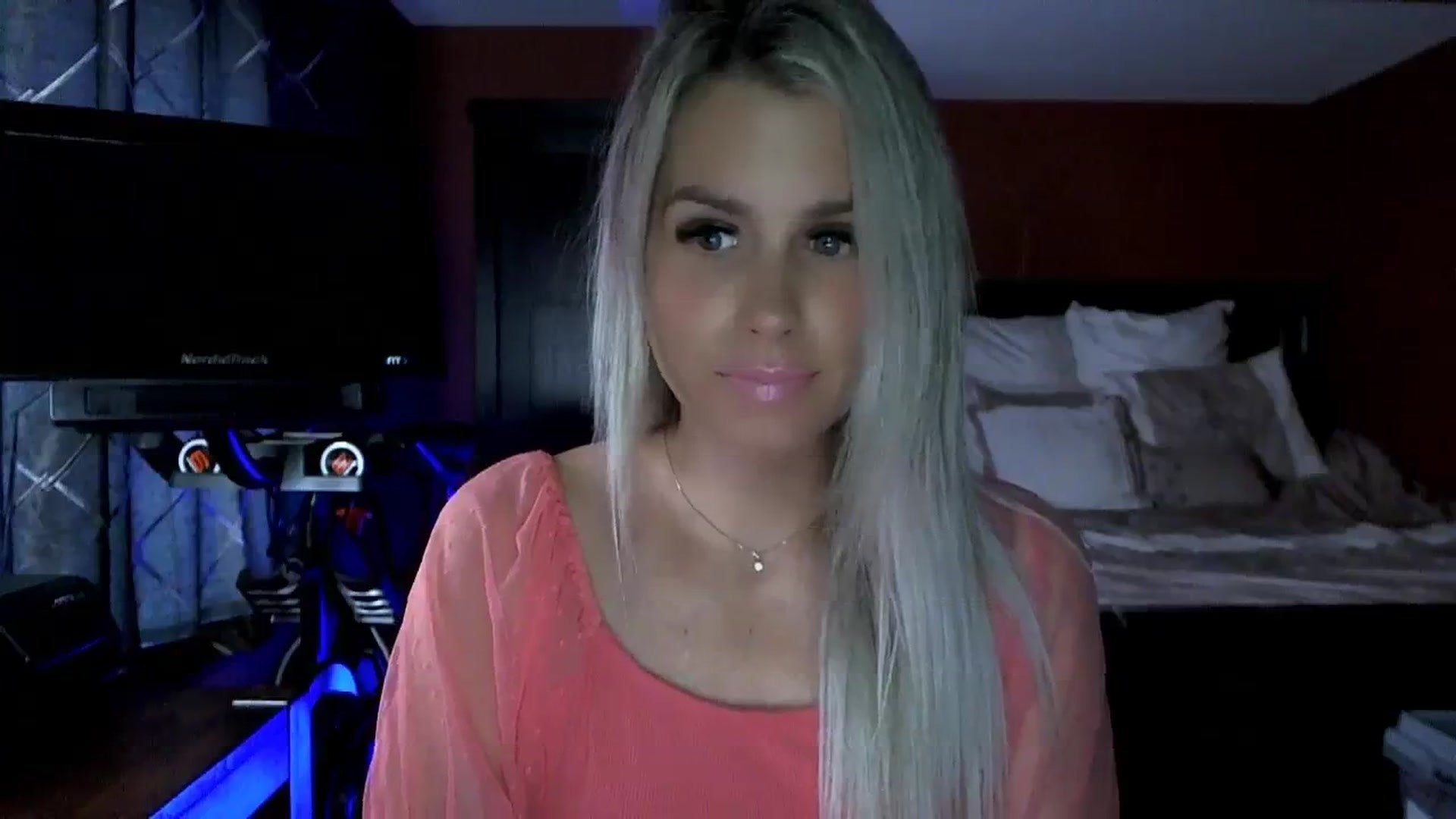 Gallery image thumbnail from Cora9's myfreecams stream on, 10/11/2023, 20:45 image 14 of 20