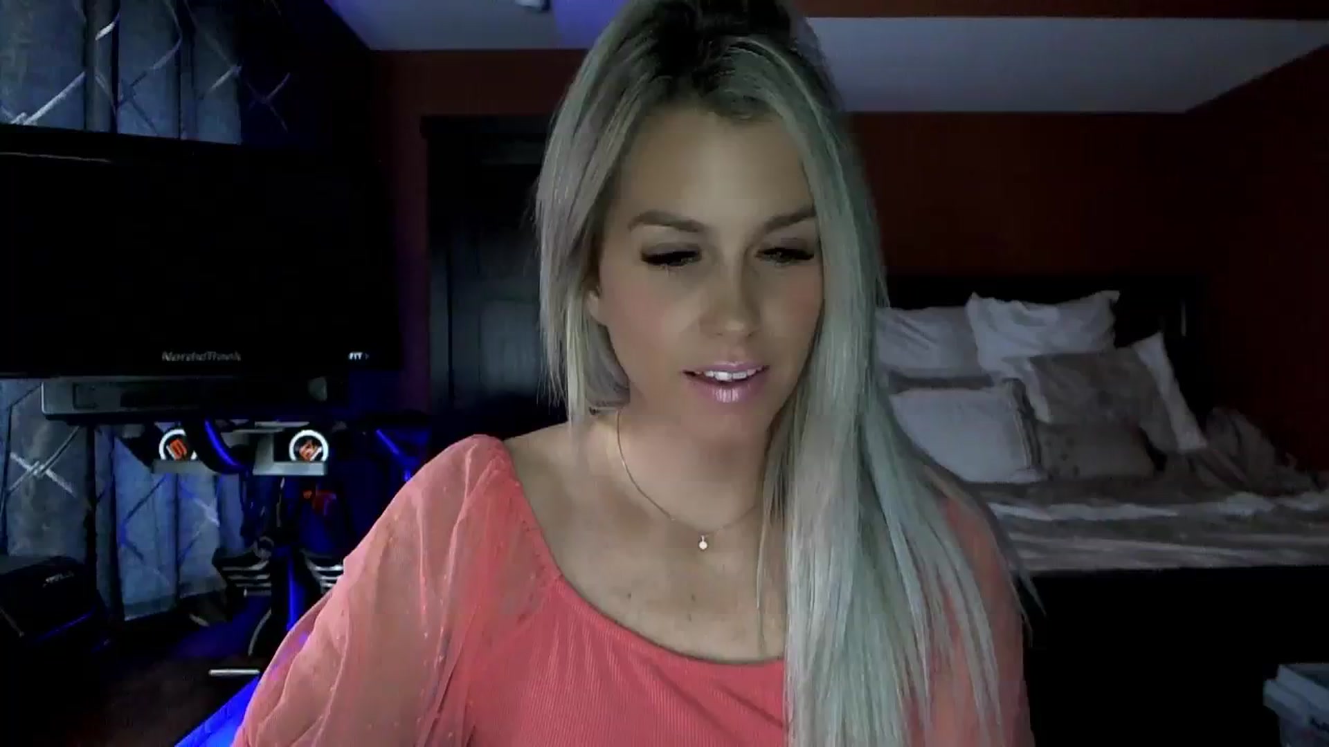 Gallery image thumbnail from Cora9's myfreecams stream on, 10/11/2023, 20:45 image 3 of 20
