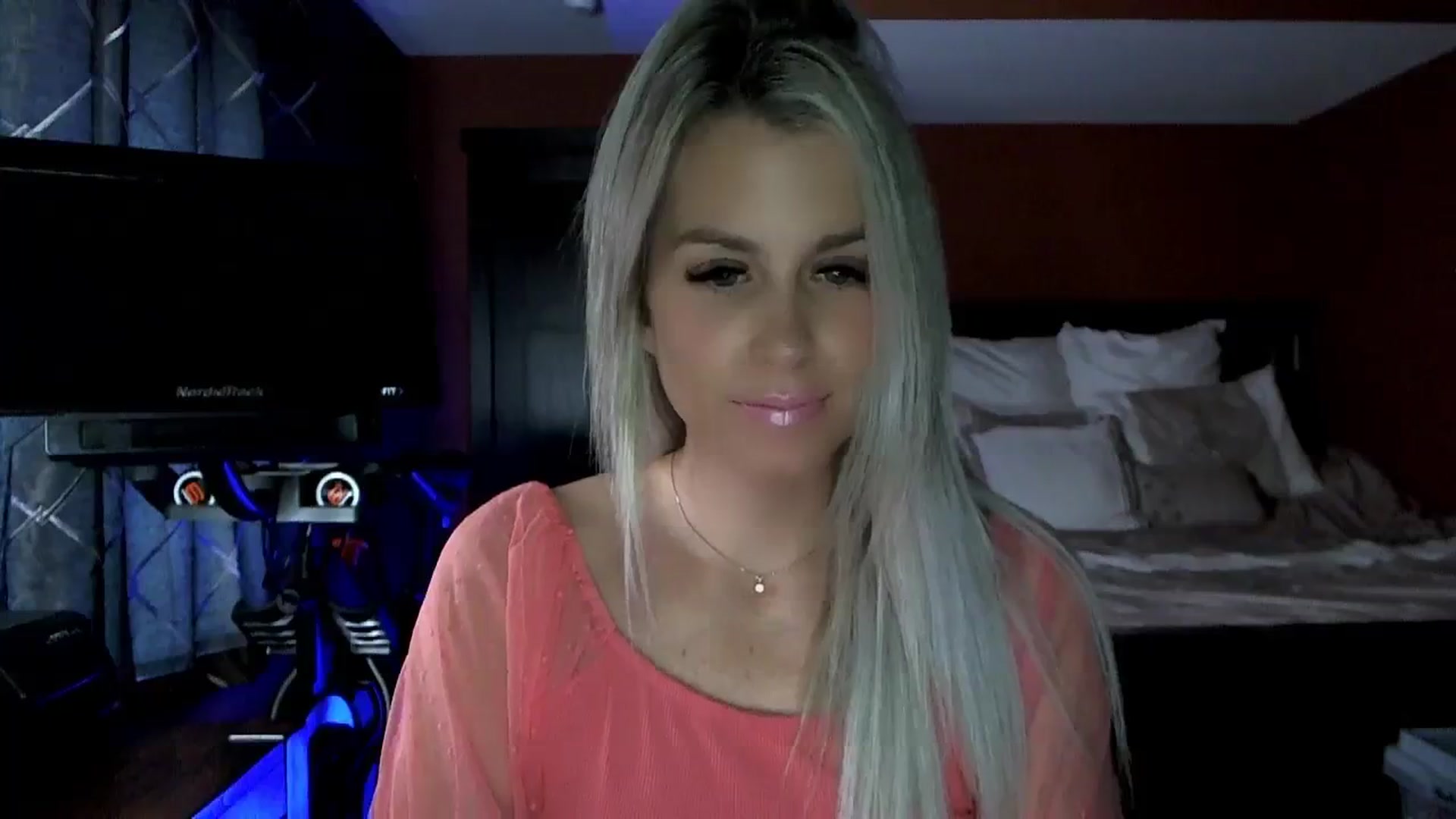 Gallery image thumbnail from Cora9's myfreecams stream on, 10/11/2023, 20:45 image 8 of 20