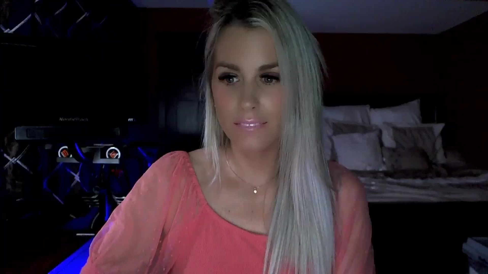 Gallery image thumbnail from Cora9's myfreecams stream on, 10/13/2023, 03:44 image 8 of 20