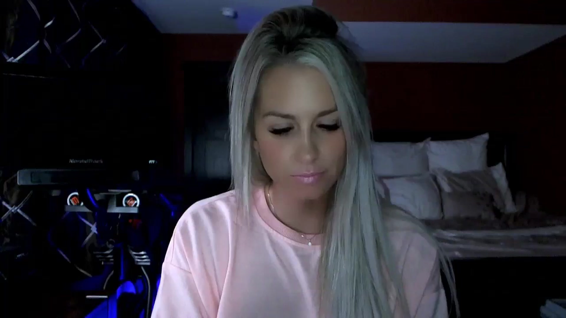 Gallery image thumbnail from Cora9's myfreecams stream on, 10/18/2023, 04:51 image 14 of 20