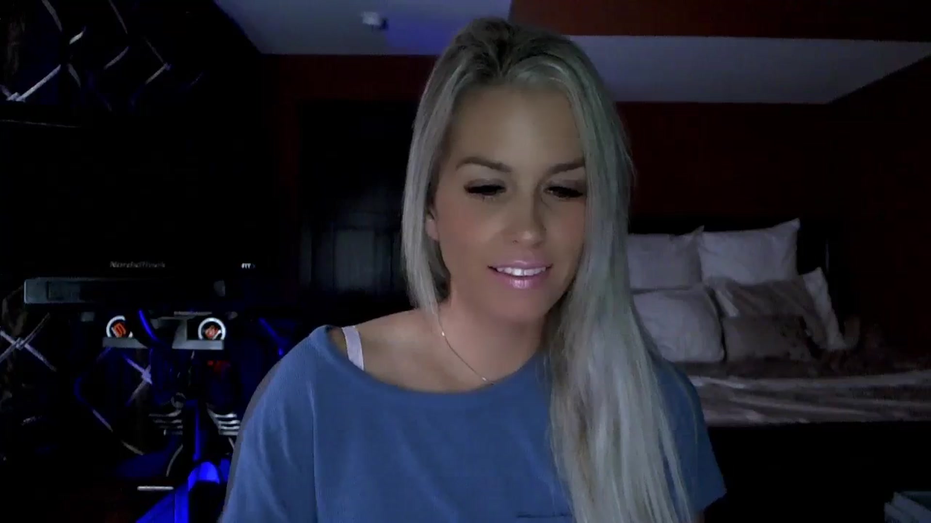 Gallery image thumbnail from Cora9's myfreecams stream on, 10/19/2023, 04:23 image 16 of 20