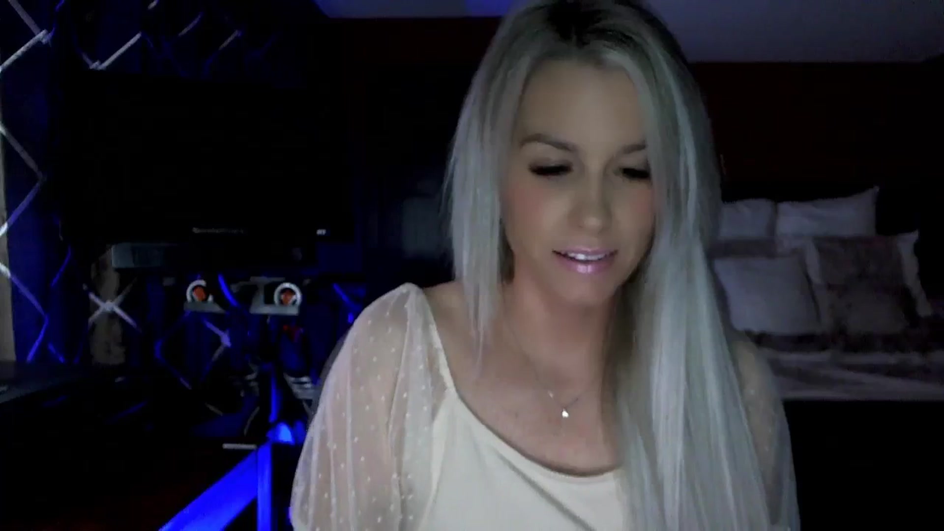Gallery image thumbnail from Cora9's myfreecams stream on, 11/04/2023, 03:54 image 3 of 20
