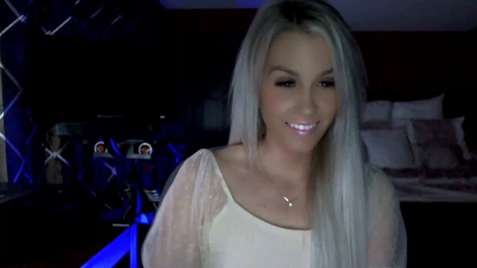 Gallery image thumbnail from Cora9's myfreecams stream on, 11/04/2023, 03:54 image 1 of 20