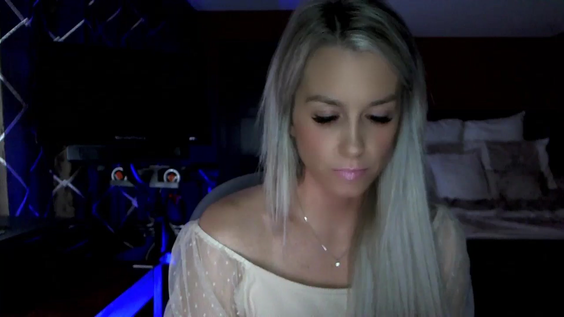 Gallery image thumbnail from Cora9's myfreecams stream on, 11/04/2023, 03:54 image 4 of 20