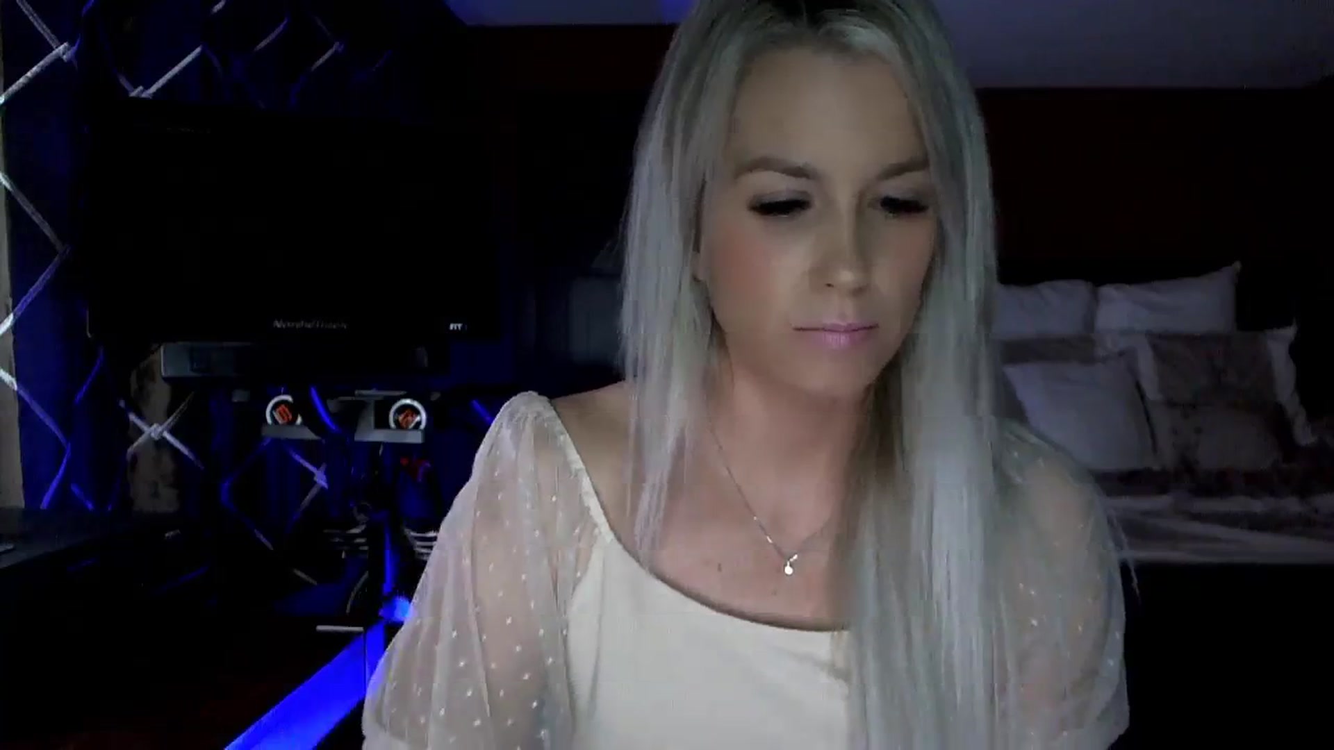 Gallery image thumbnail from Cora9's myfreecams stream on, 11/04/2023, 03:54 image 17 of 20
