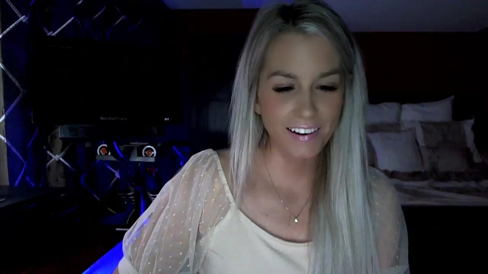 Gallery image thumbnail from Cora9's myfreecams stream on, 11/04/2023, 03:54 image 8 of 20