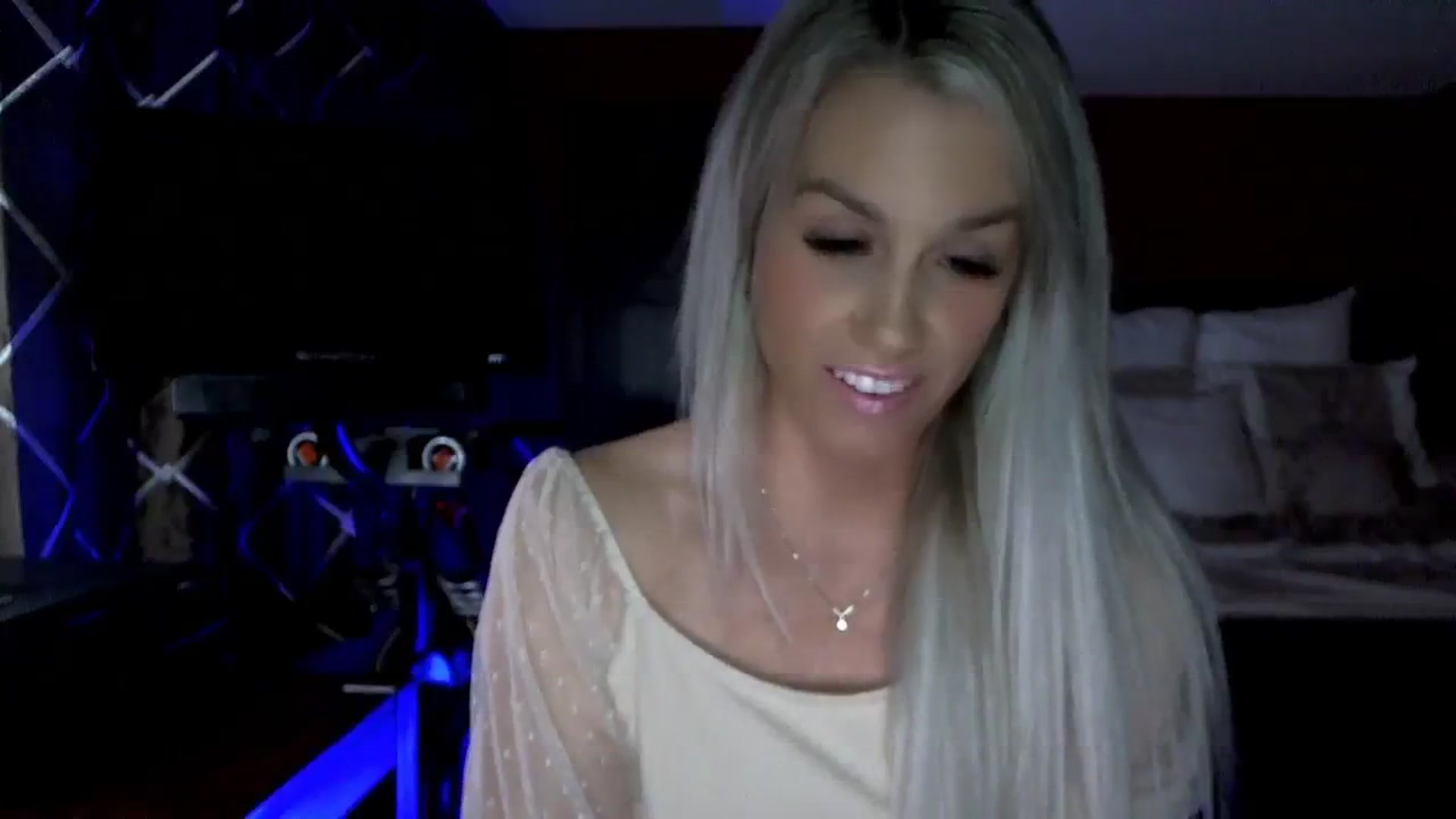 Gallery image thumbnail from Cora9's myfreecams stream on, 11/04/2023, 03:54 image 16 of 20