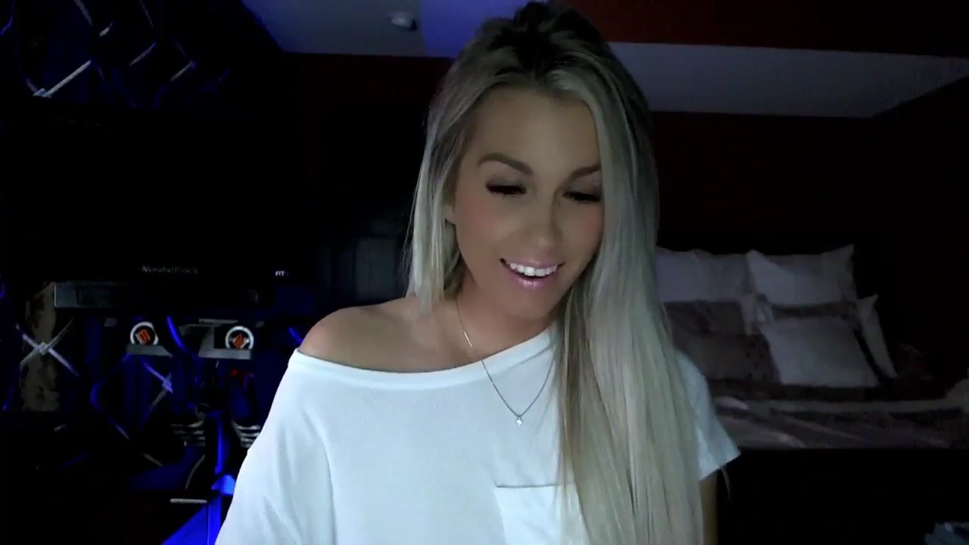 Gallery image thumbnail from Cora9's myfreecams stream on, 11/09/2023, 06:37 image 4 of 20