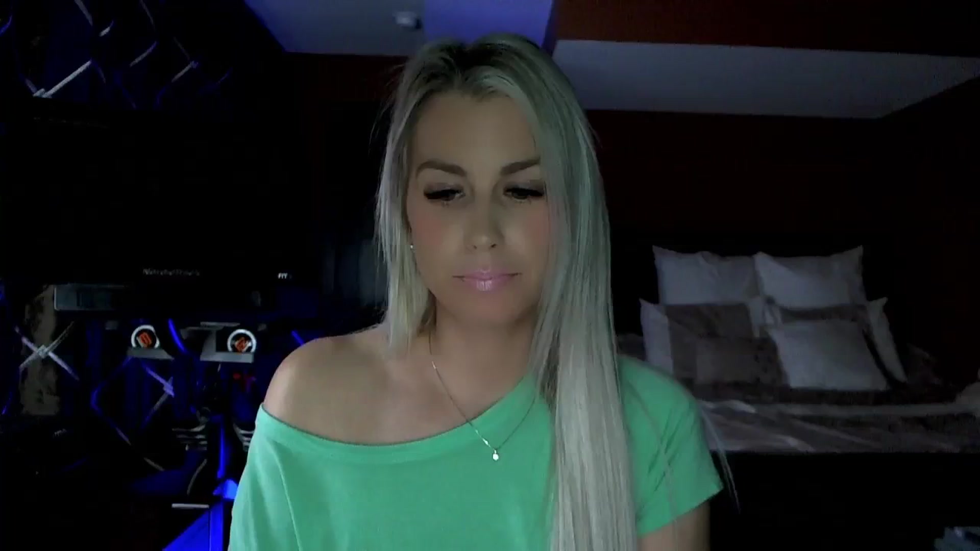 Gallery image thumbnail from Cora9's myfreecams stream on, 11/10/2023, 06:33 image 9 of 20