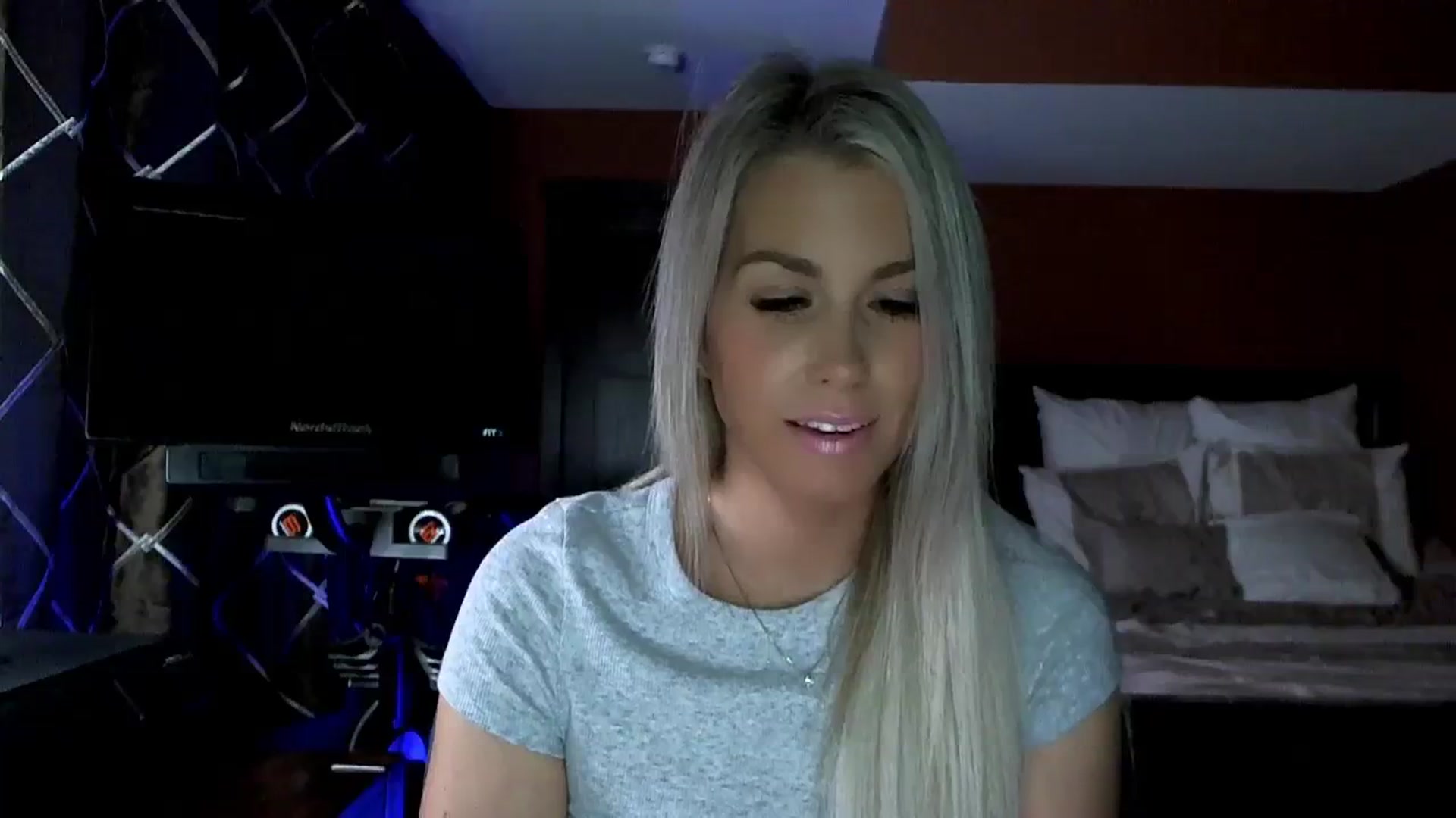 Gallery image thumbnail from Cora9's myfreecams stream on, 11/16/2023, 04:46 image 6 of 20