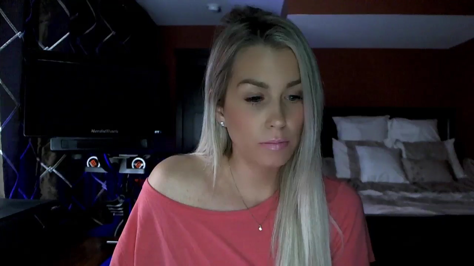 Gallery image thumbnail from Cora9's myfreecams stream on, 12/04/2023, 05:40 image 12 of 20