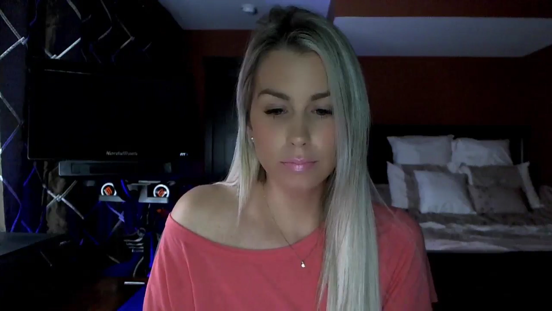 Gallery image thumbnail from Cora9's myfreecams stream on, 12/04/2023, 05:40 image 15 of 20