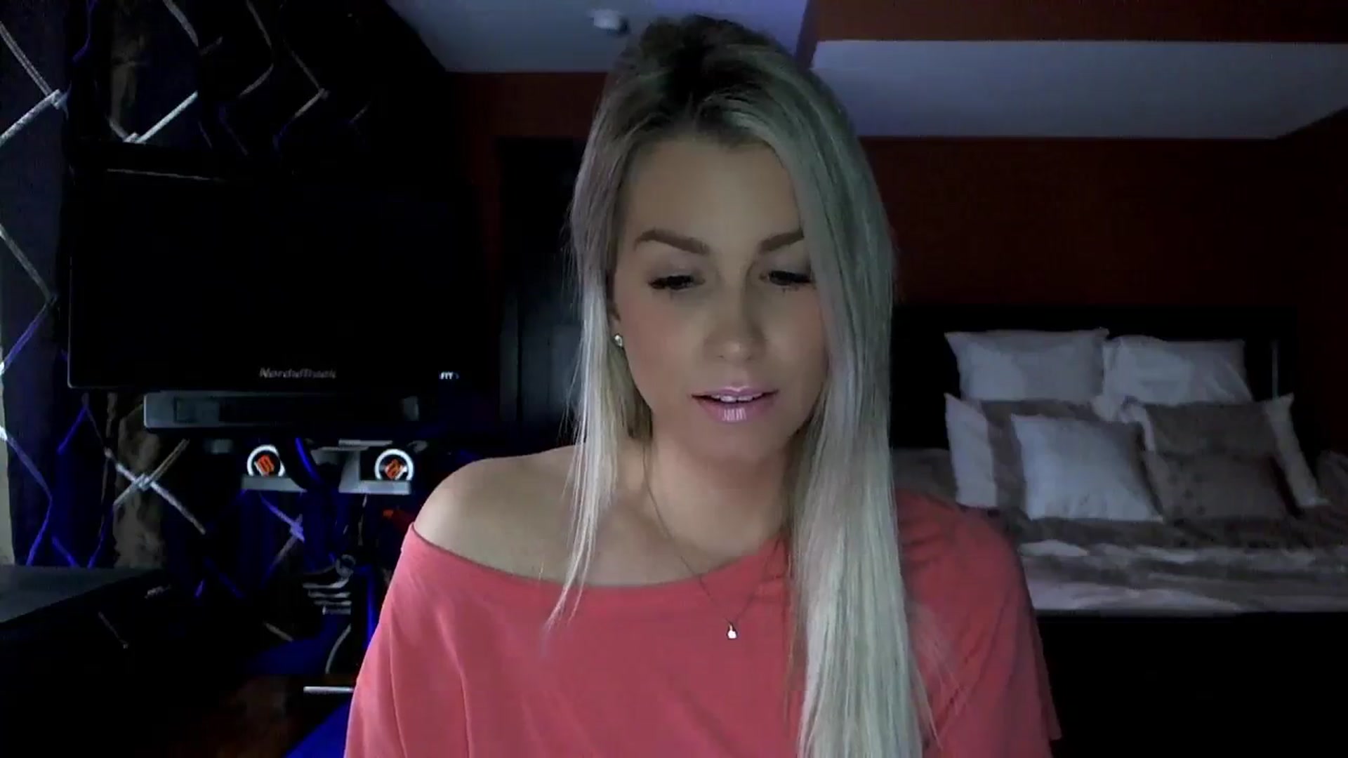 Gallery image thumbnail from Cora9's myfreecams stream on, 12/04/2023, 05:40 image 8 of 20