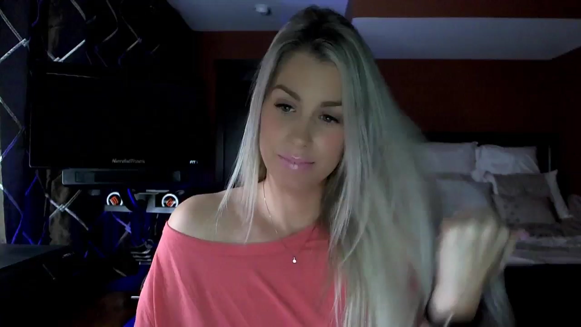Gallery image thumbnail from Cora9's myfreecams stream on, 12/04/2023, 05:40 image 4 of 20