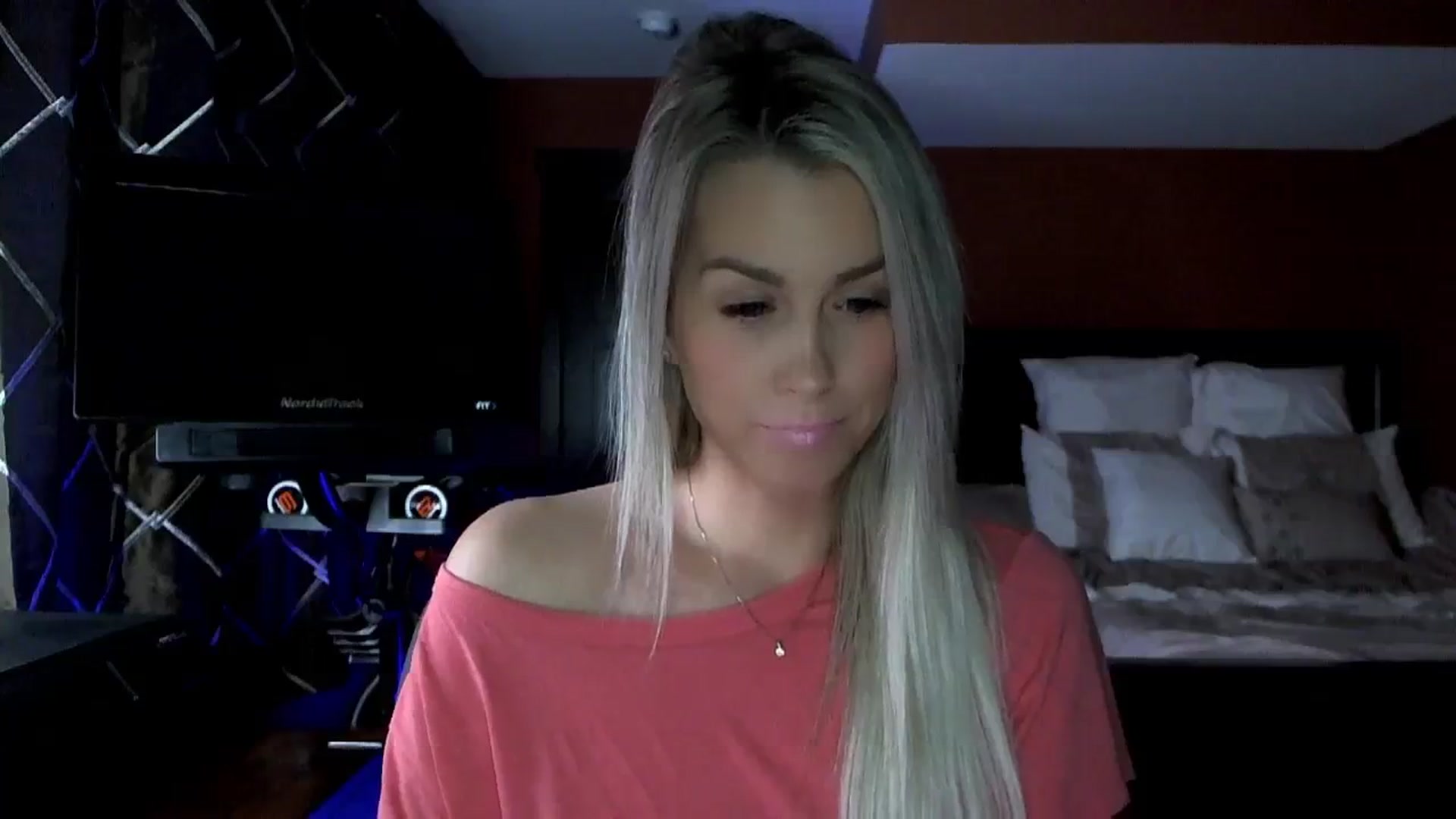 Gallery image thumbnail from Cora9's myfreecams stream on, 12/04/2023, 05:40 image 3 of 20