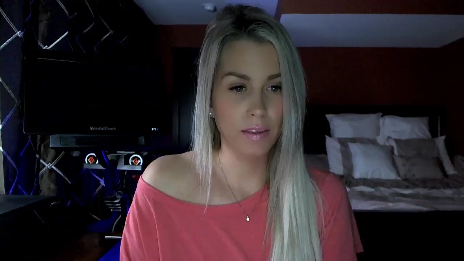 Gallery image thumbnail from Cora9's myfreecams stream on, 12/04/2023, 05:40 image 1 of 20