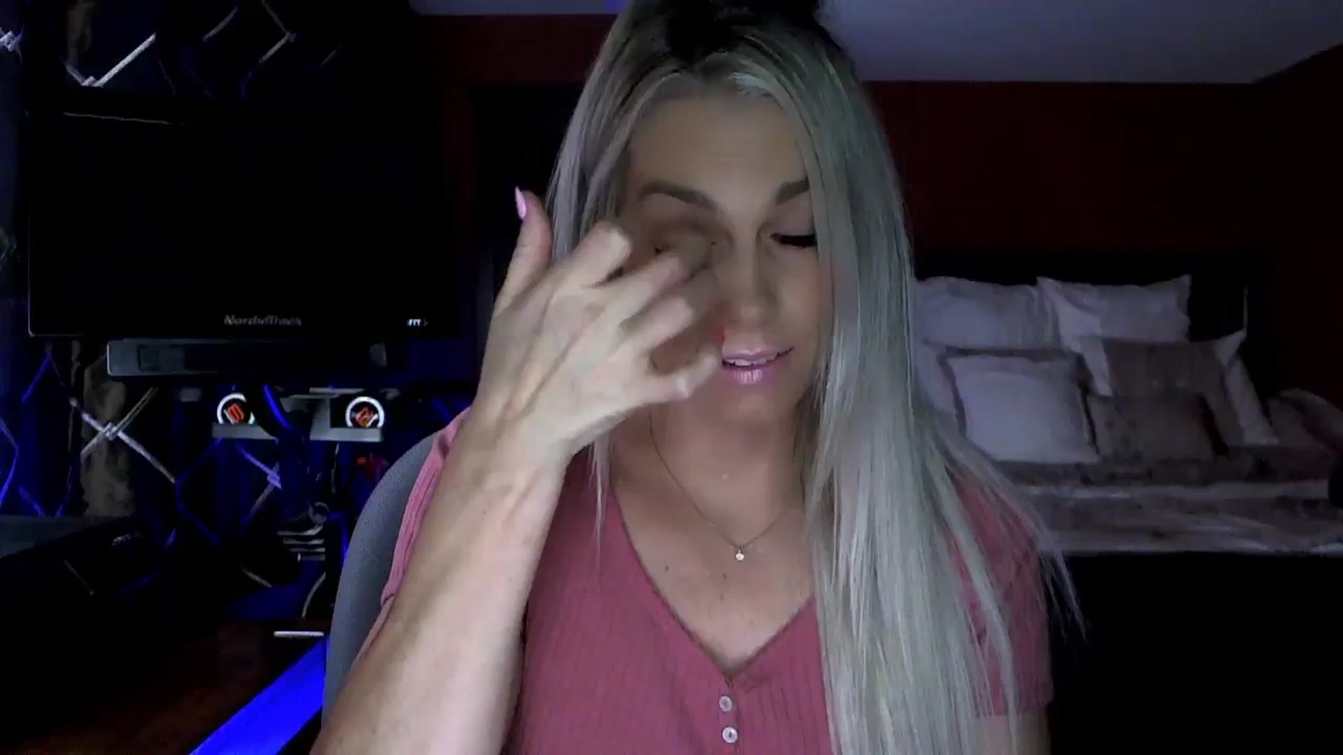Gallery image thumbnail from Cora9's myfreecams stream on, 12/13/2023, 04:28 image 7 of 20