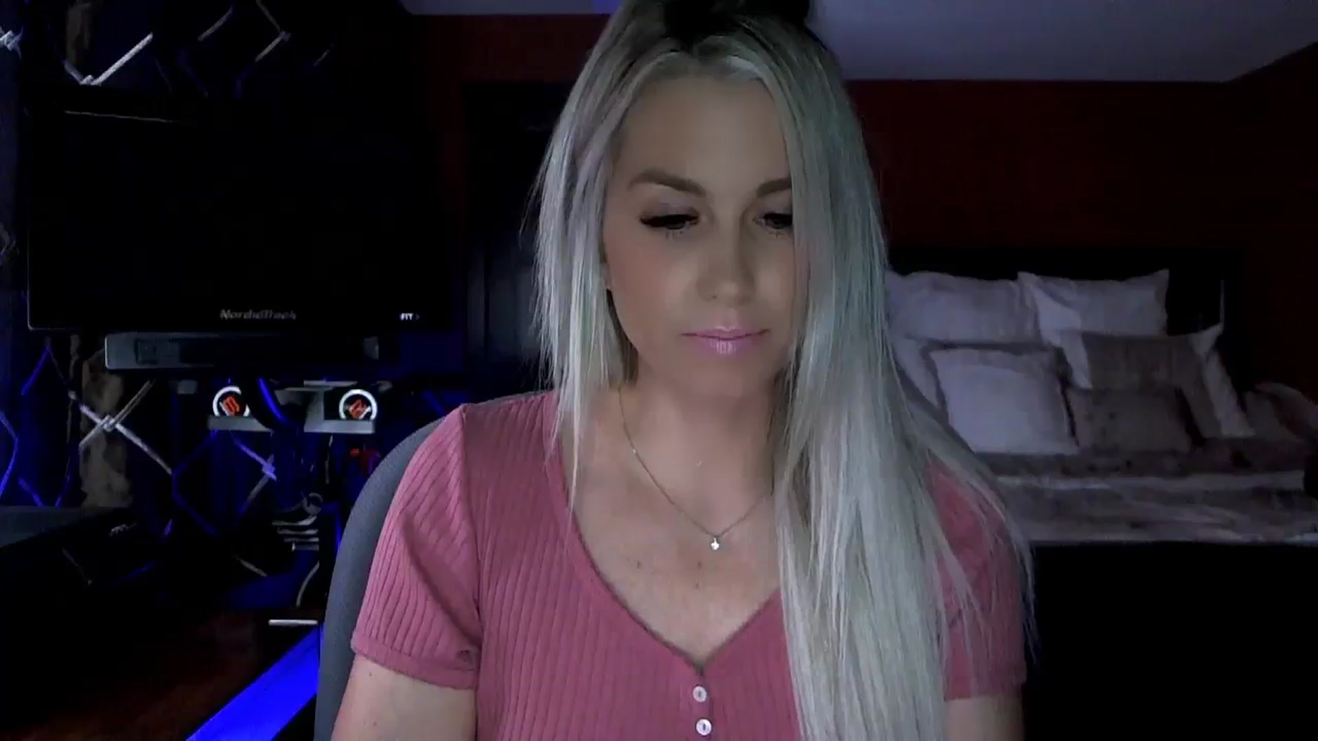 Gallery image thumbnail from Cora9's myfreecams stream on, 12/13/2023, 04:28 image 9 of 20