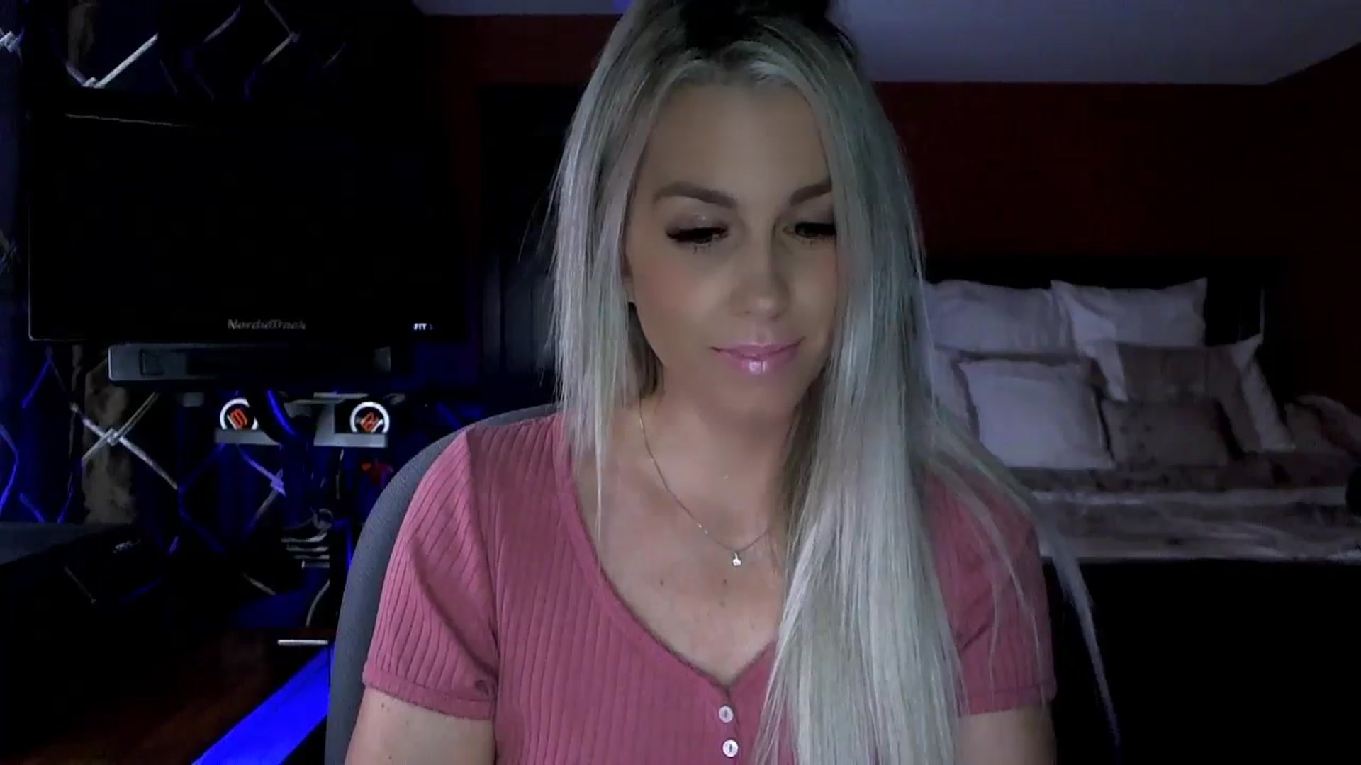Gallery image thumbnail from Cora9's myfreecams stream on, 12/13/2023, 04:28 image 6 of 20