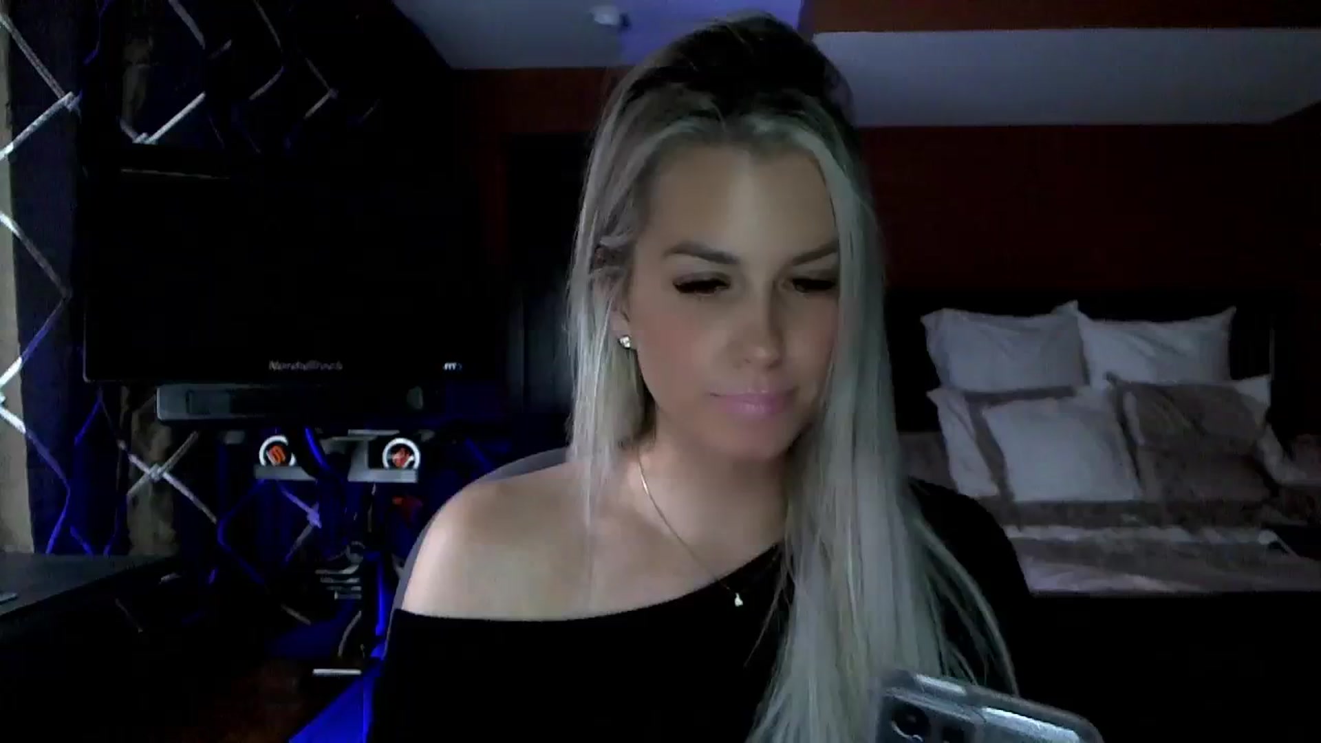 Gallery image thumbnail from Cora9's myfreecams stream on, 12/28/2023, 06:26 image 17 of 20