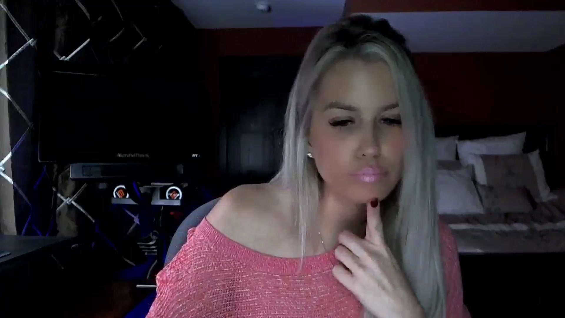 Gallery image thumbnail from Cora9's myfreecams stream on, 12/29/2023, 06:14 image 6 of 20
