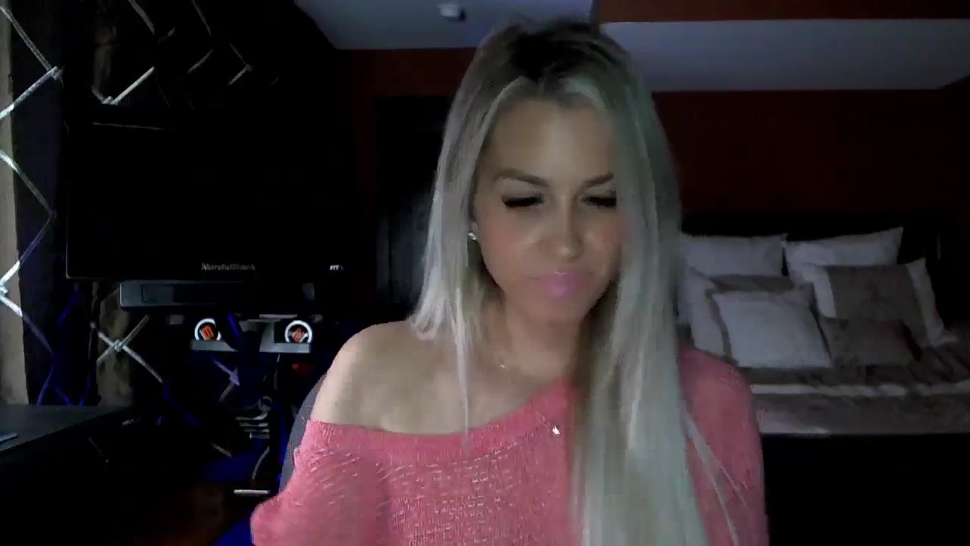 Gallery image thumbnail from Cora9's myfreecams stream on, 12/29/2023, 06:14 image 18 of 20