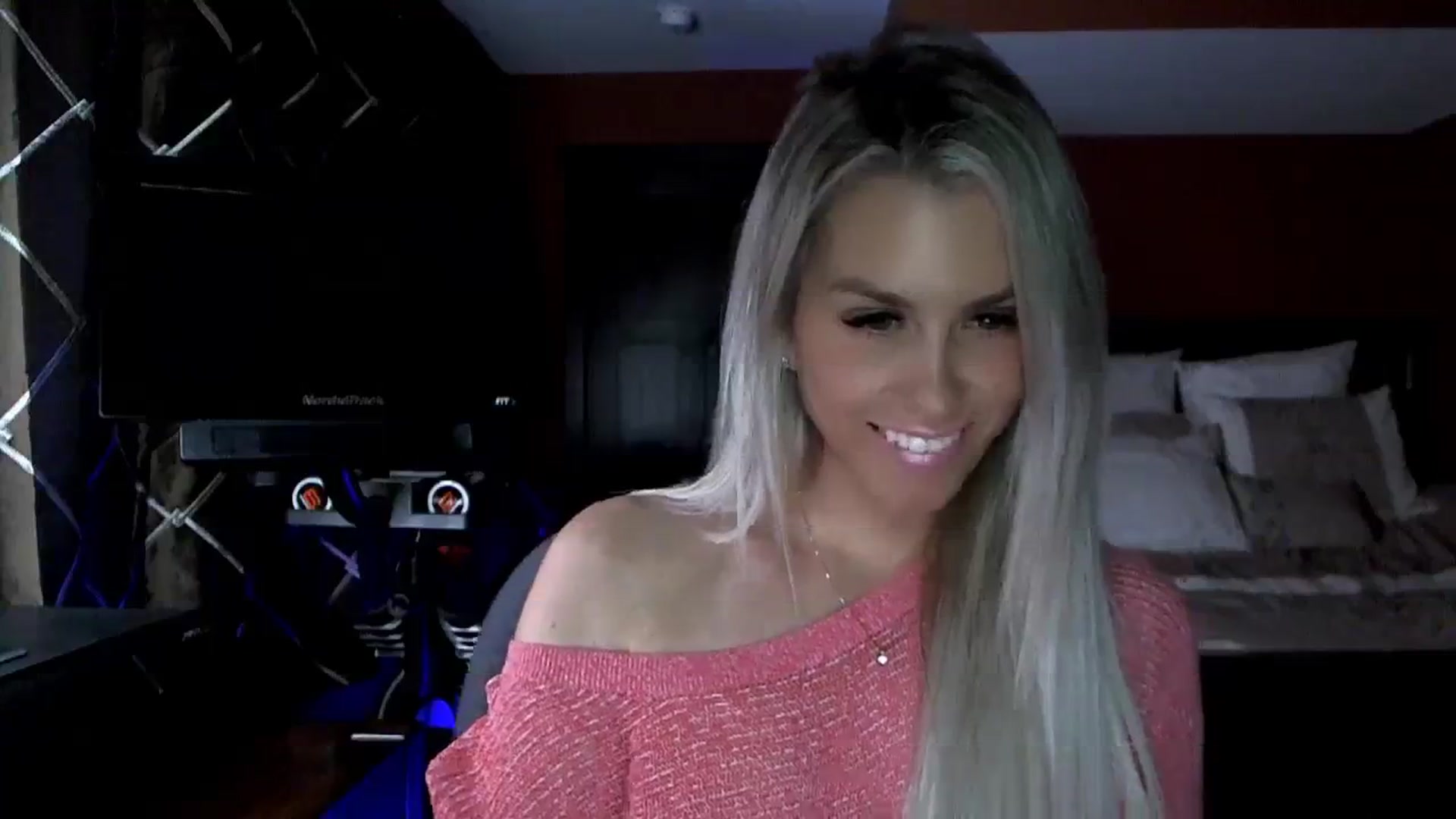 Gallery image thumbnail from Cora9's myfreecams stream on, 12/29/2023, 06:14 image 9 of 20