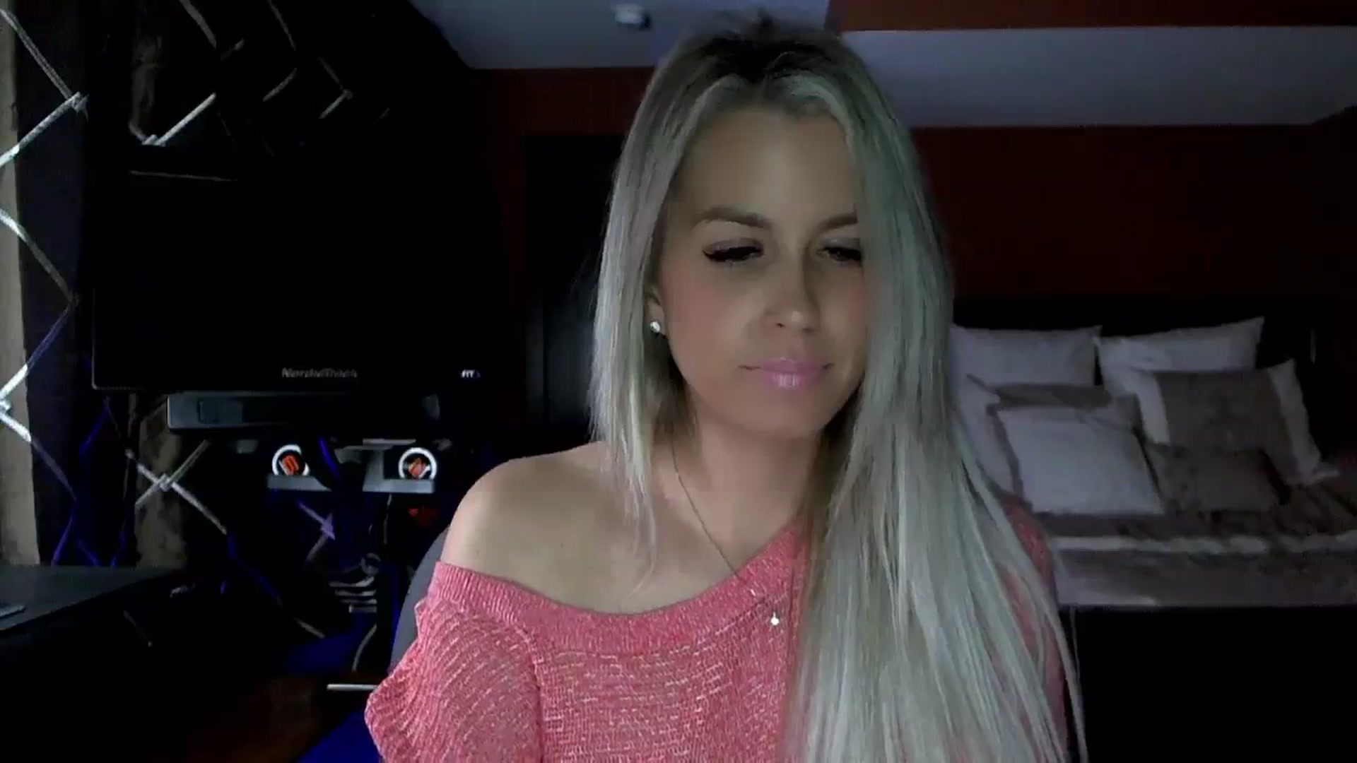 Gallery image thumbnail from Cora9's myfreecams stream on, 12/29/2023, 06:14 image 16 of 20