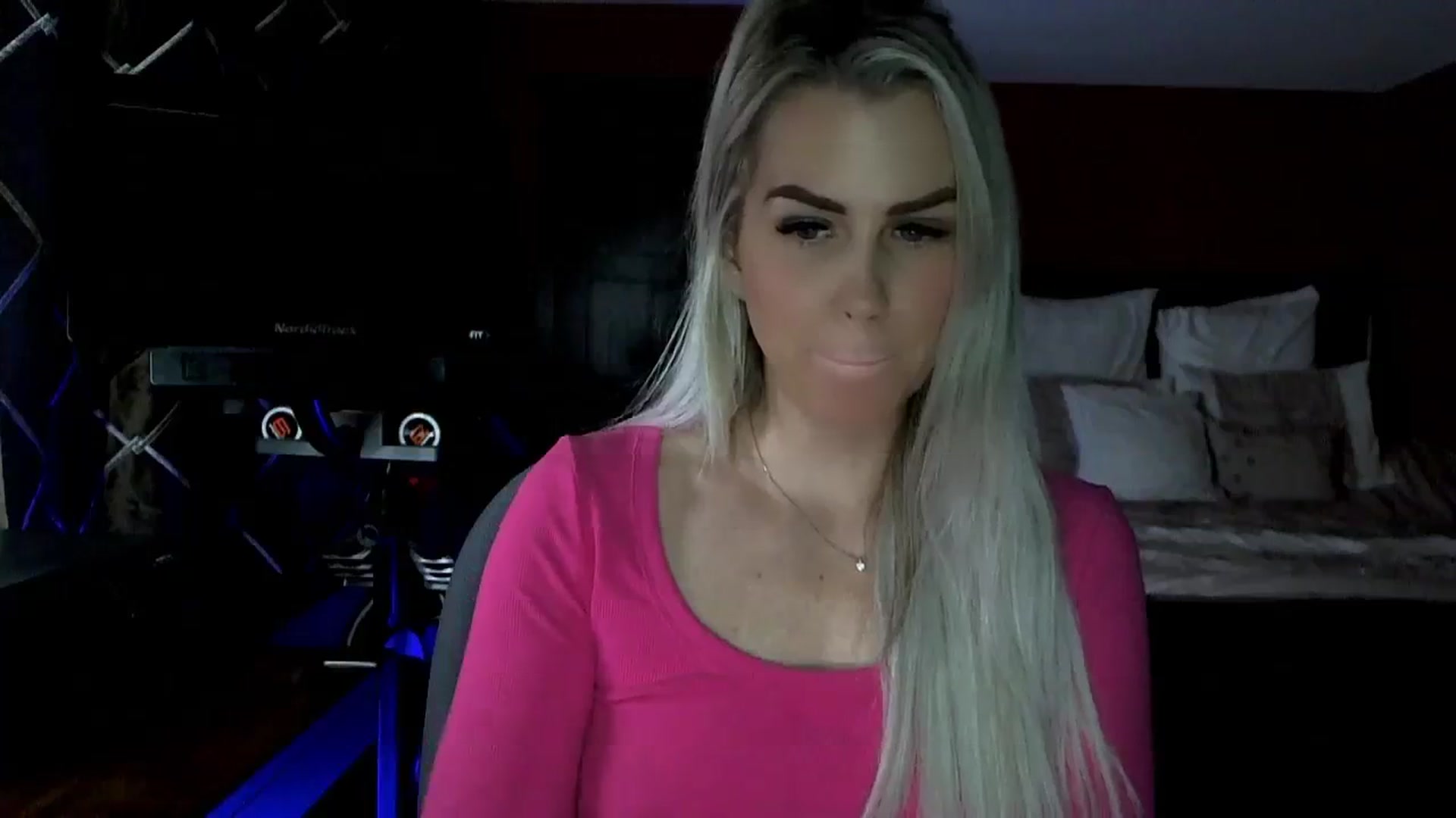 Gallery image thumbnail from Cora9's myfreecams stream on, 01/08/2024, 04:45 image 5 of 20