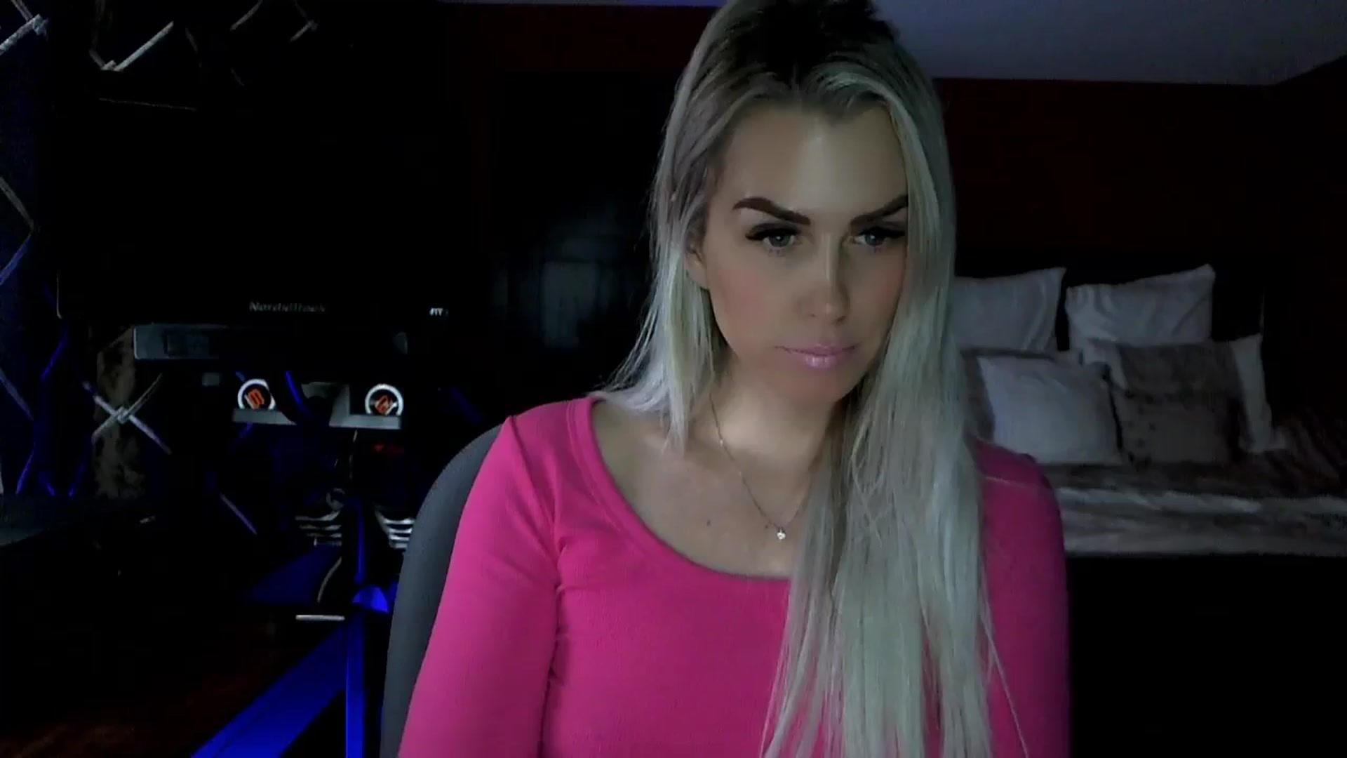 Gallery image thumbnail from Cora9's myfreecams stream on, 01/08/2024, 04:45 image 16 of 20