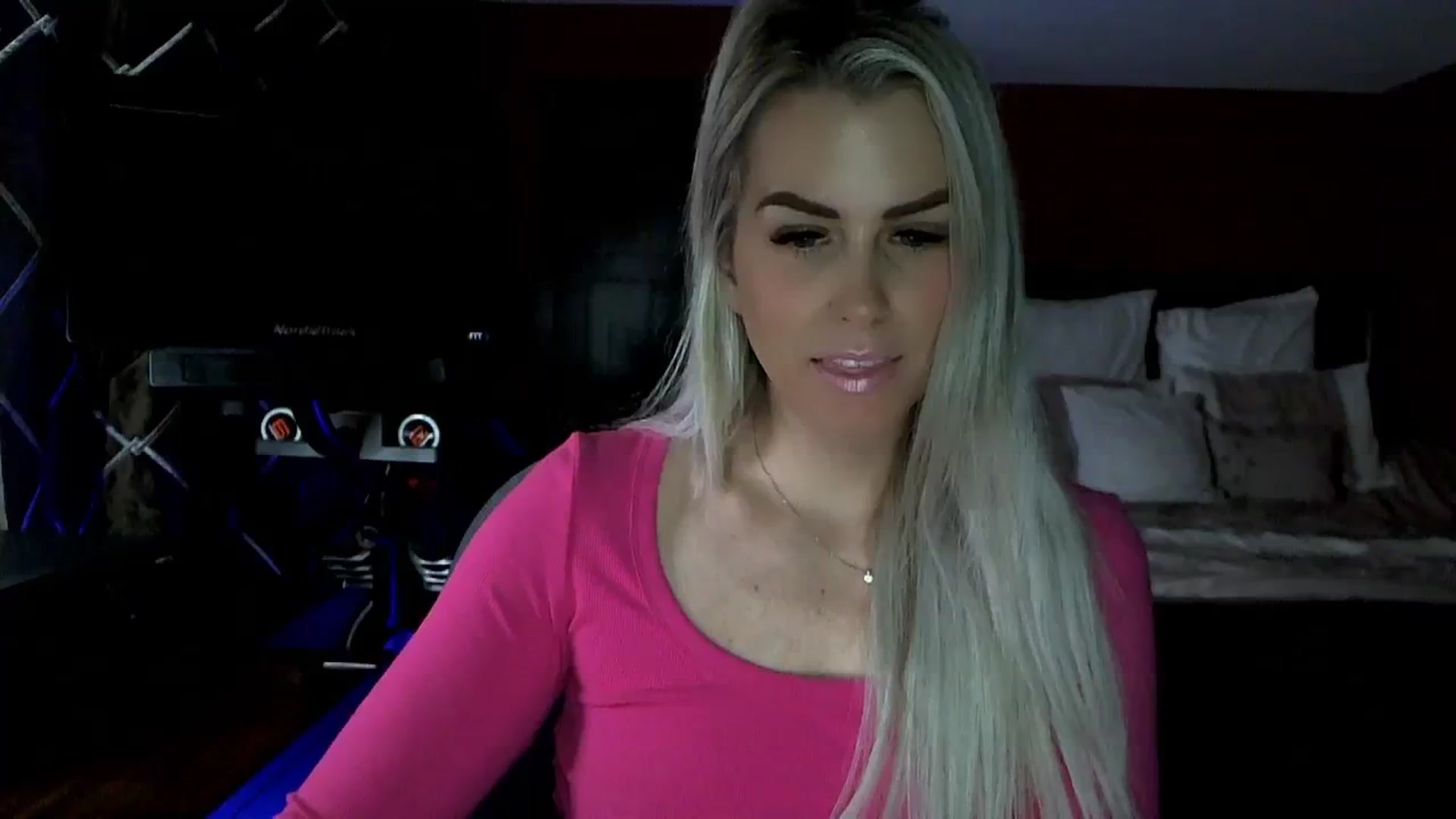 Gallery image thumbnail from Cora9's myfreecams stream on, 01/08/2024, 04:45 image 15 of 20