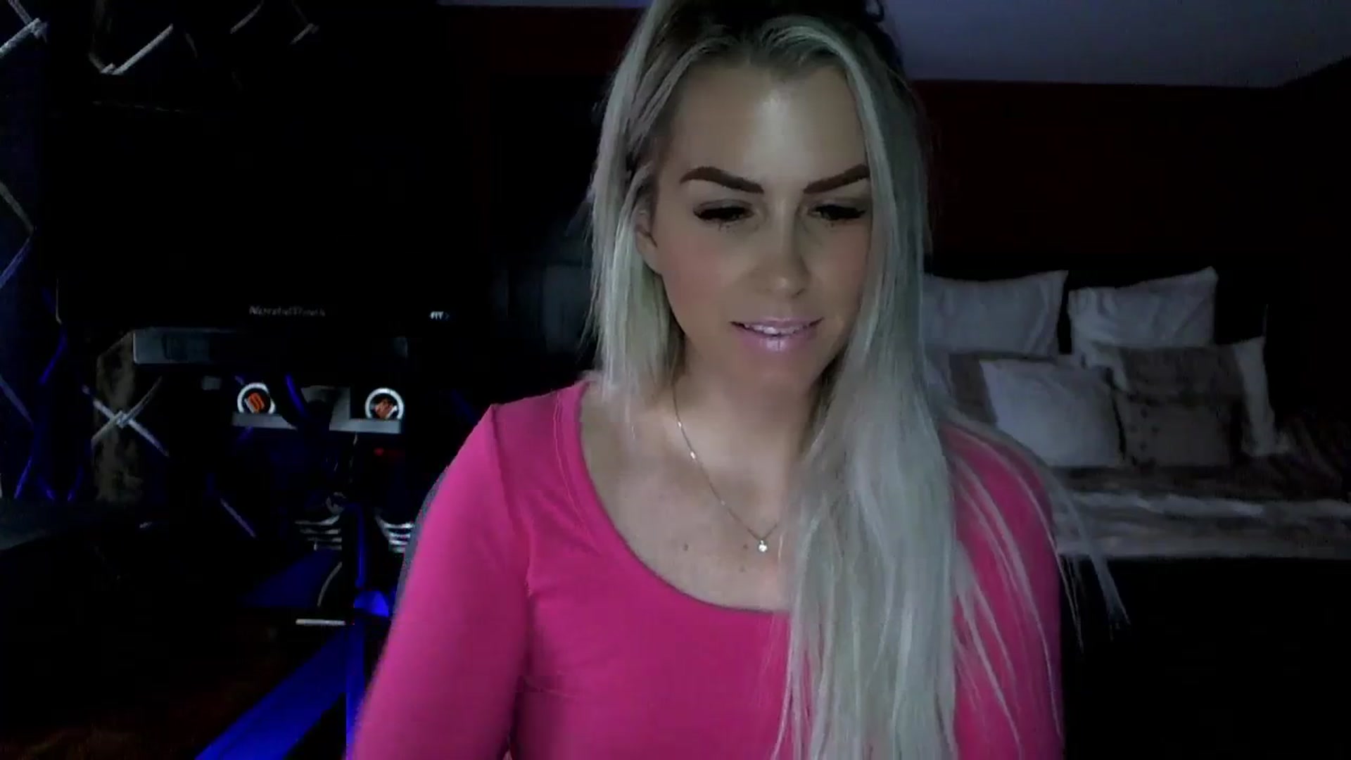 Gallery image thumbnail from Cora9's myfreecams stream on, 01/08/2024, 06:18 image 16 of 20