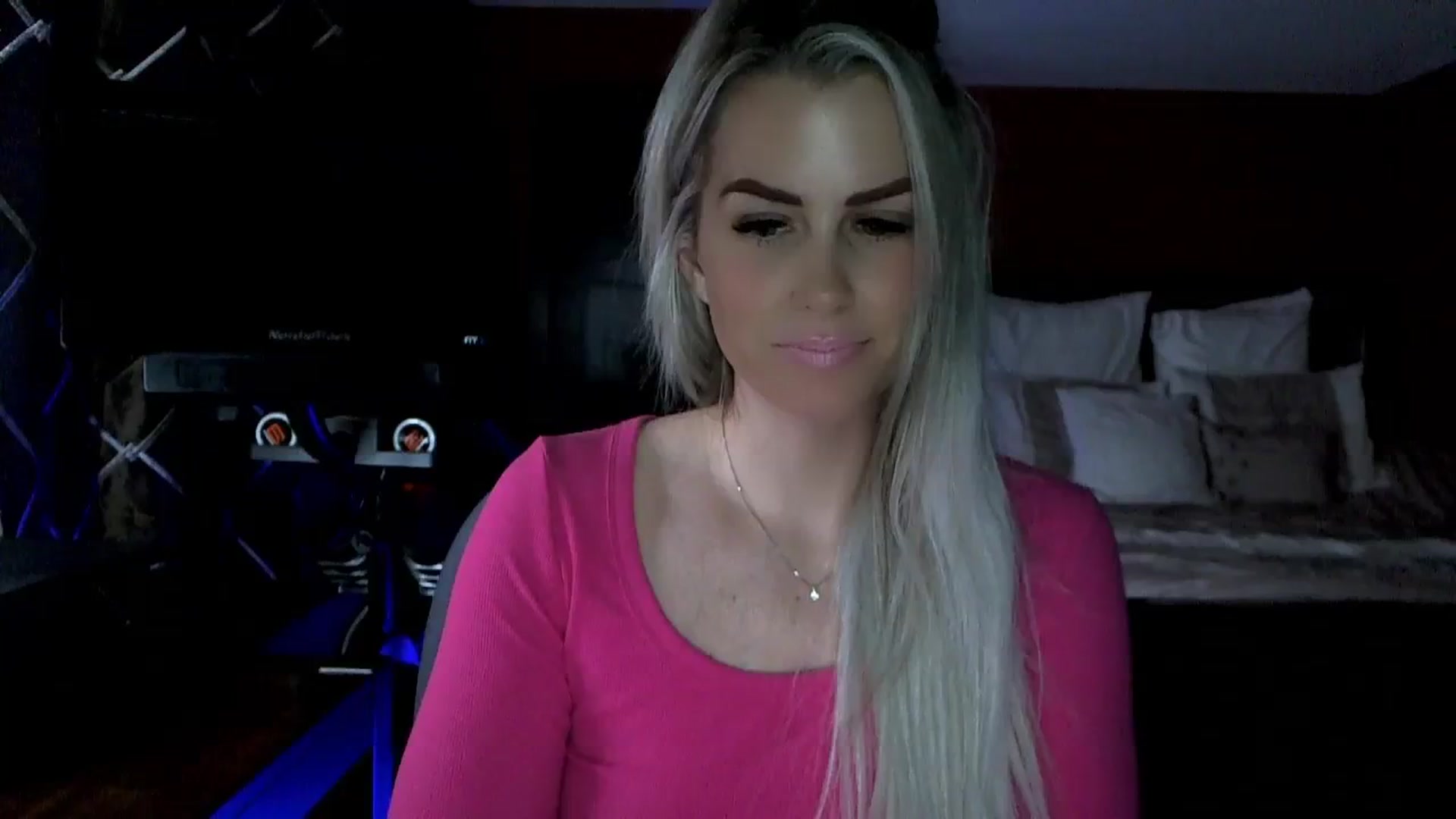 Gallery image thumbnail from Cora9's myfreecams stream on, 01/08/2024, 06:18 image 19 of 20