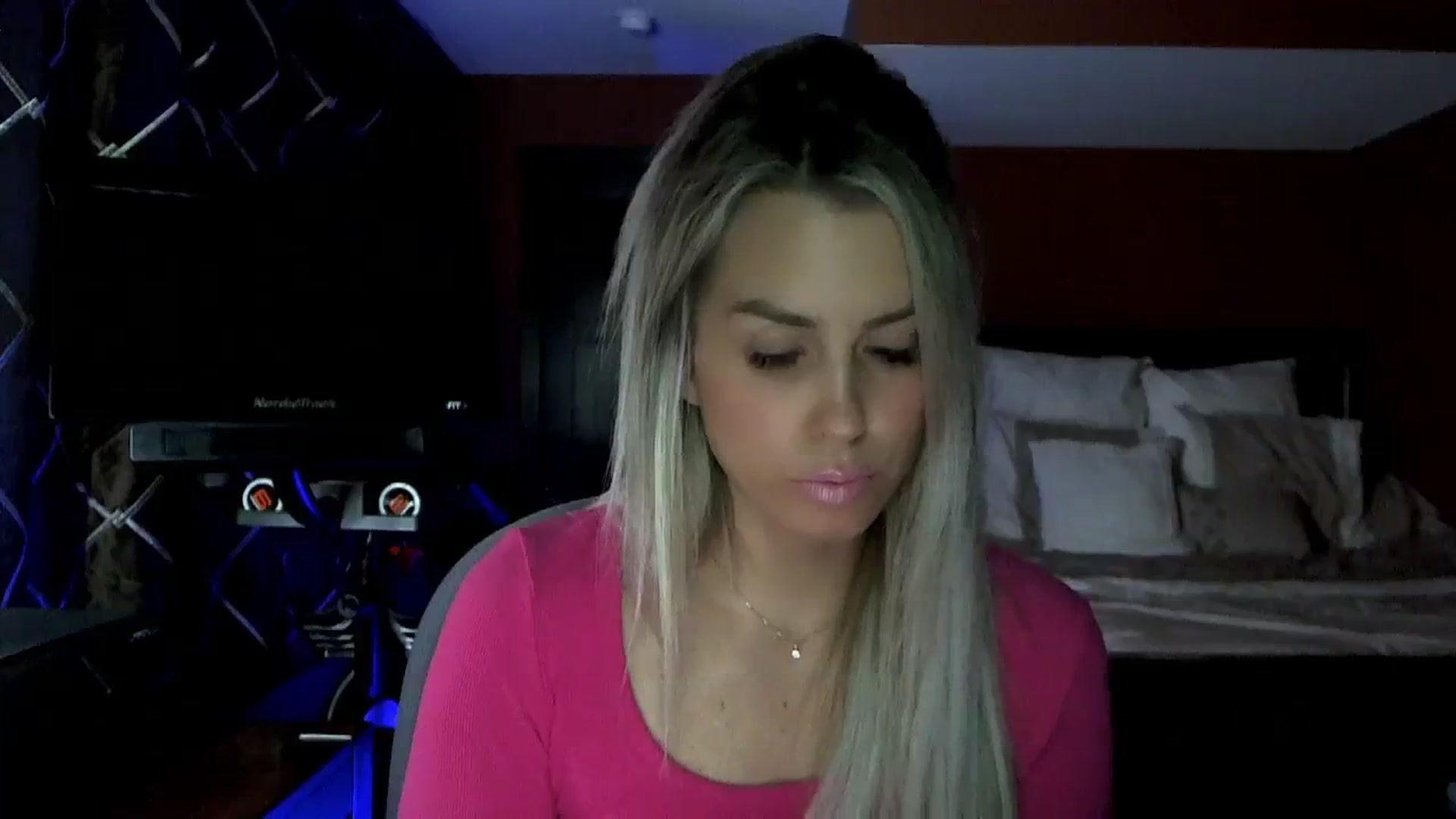 Gallery image thumbnail from Cora9's myfreecams stream on, 02/08/2024, 04:44 image 12 of 20