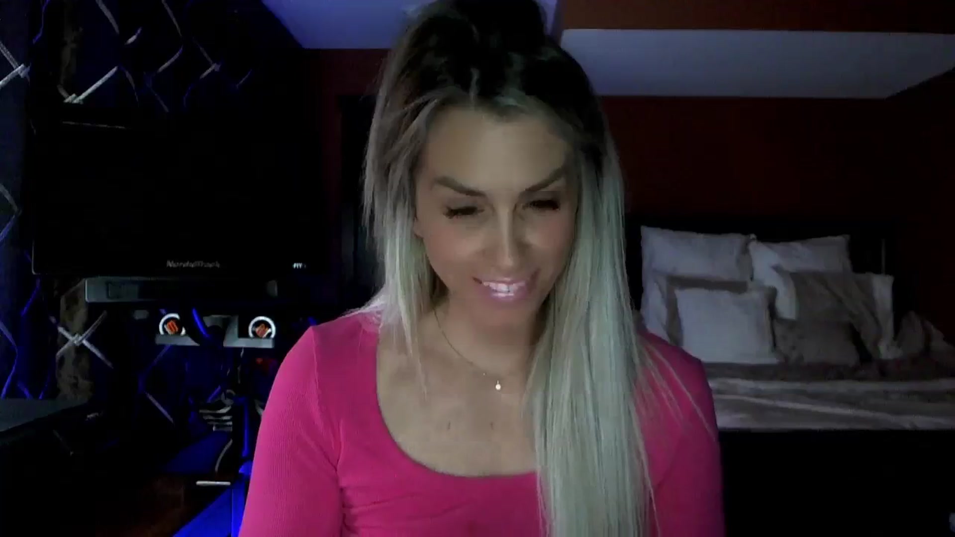 Gallery image thumbnail from Cora9's myfreecams stream on, 02/08/2024, 04:44 image 18 of 20
